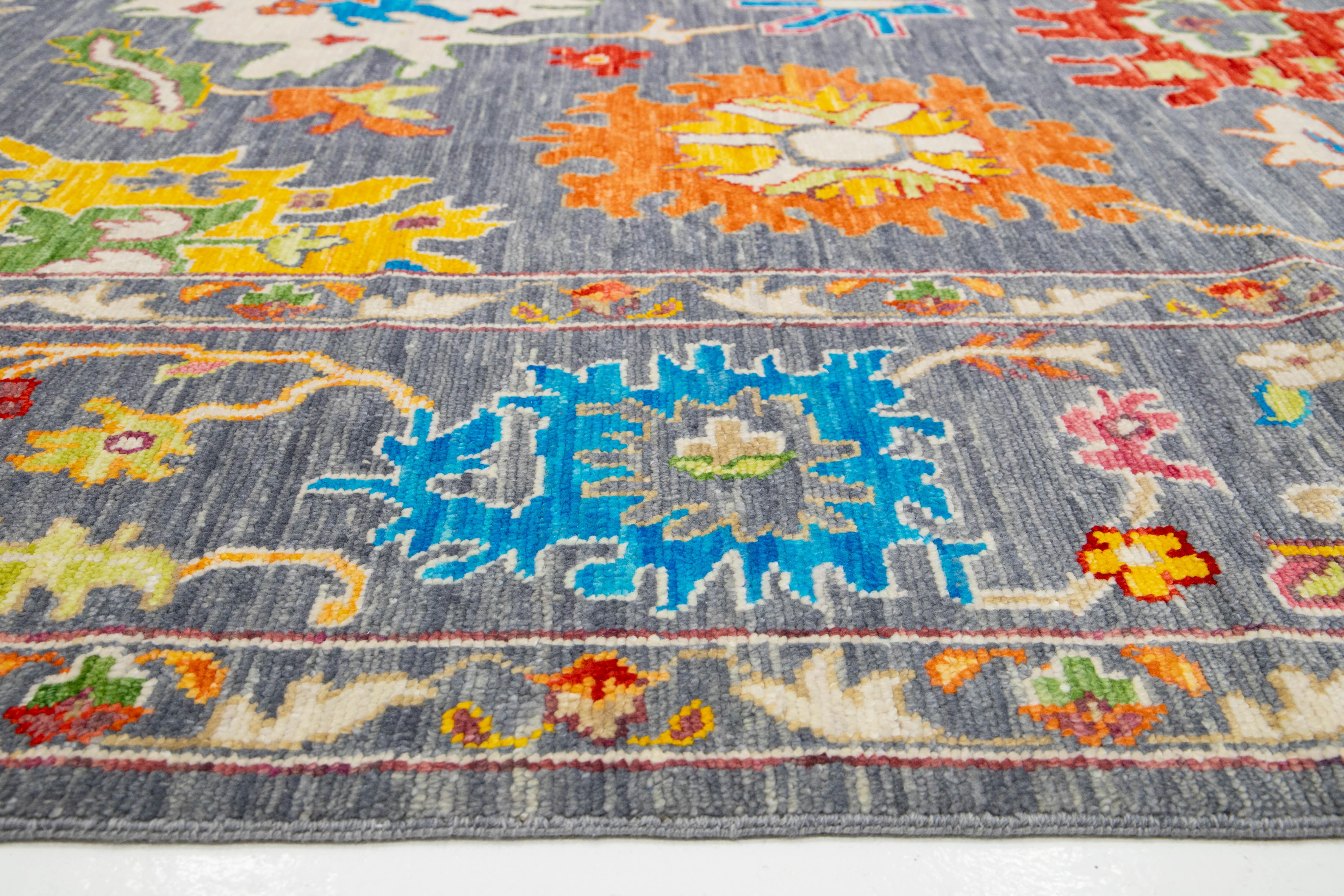 HandCrafted Modern Oushak Style Gray Wool Rug with Multicolored Floral en vente 2