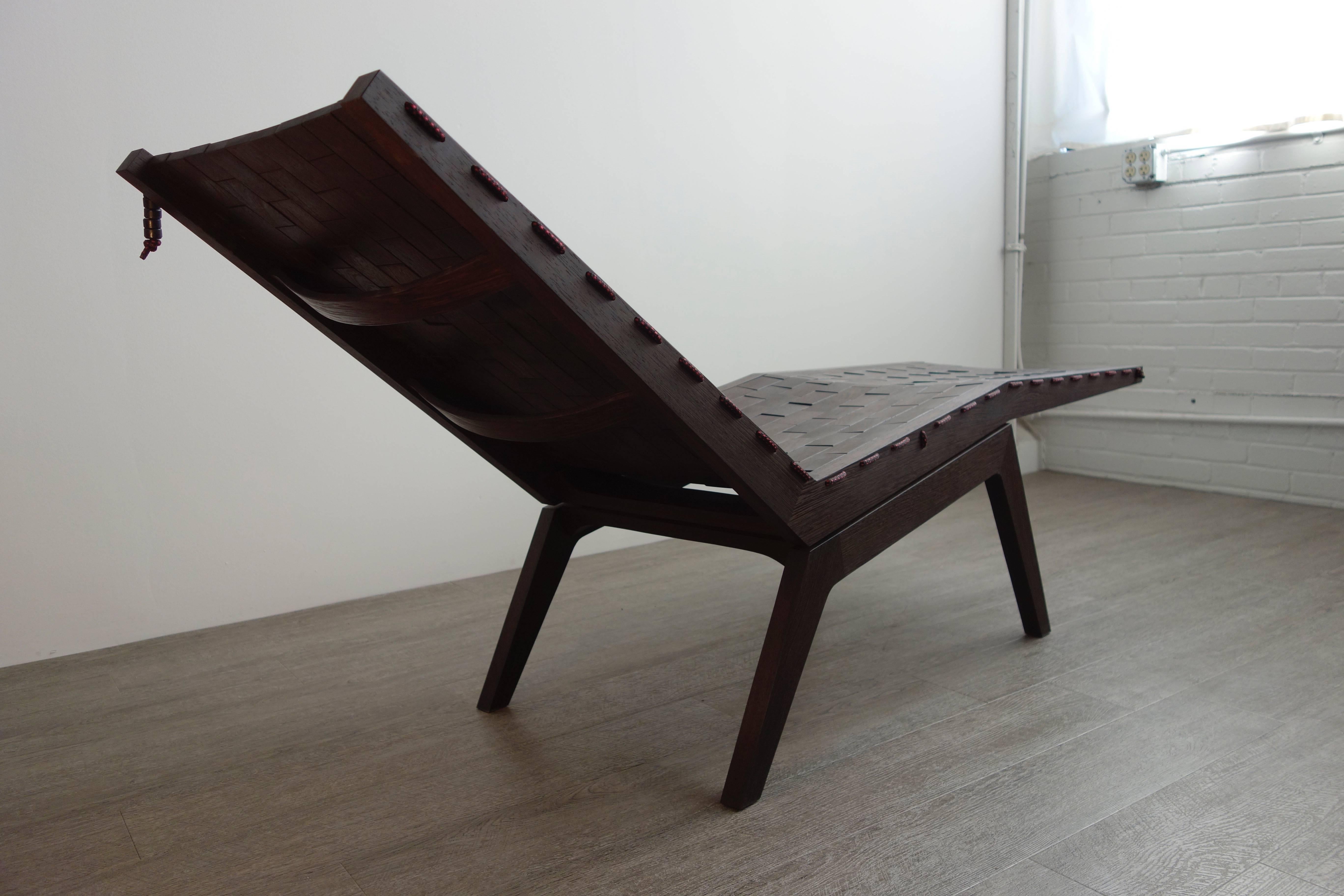 Moderne Chaise longue moderne en wengé, fabriquée à la main, The Moderns MODERN en vente