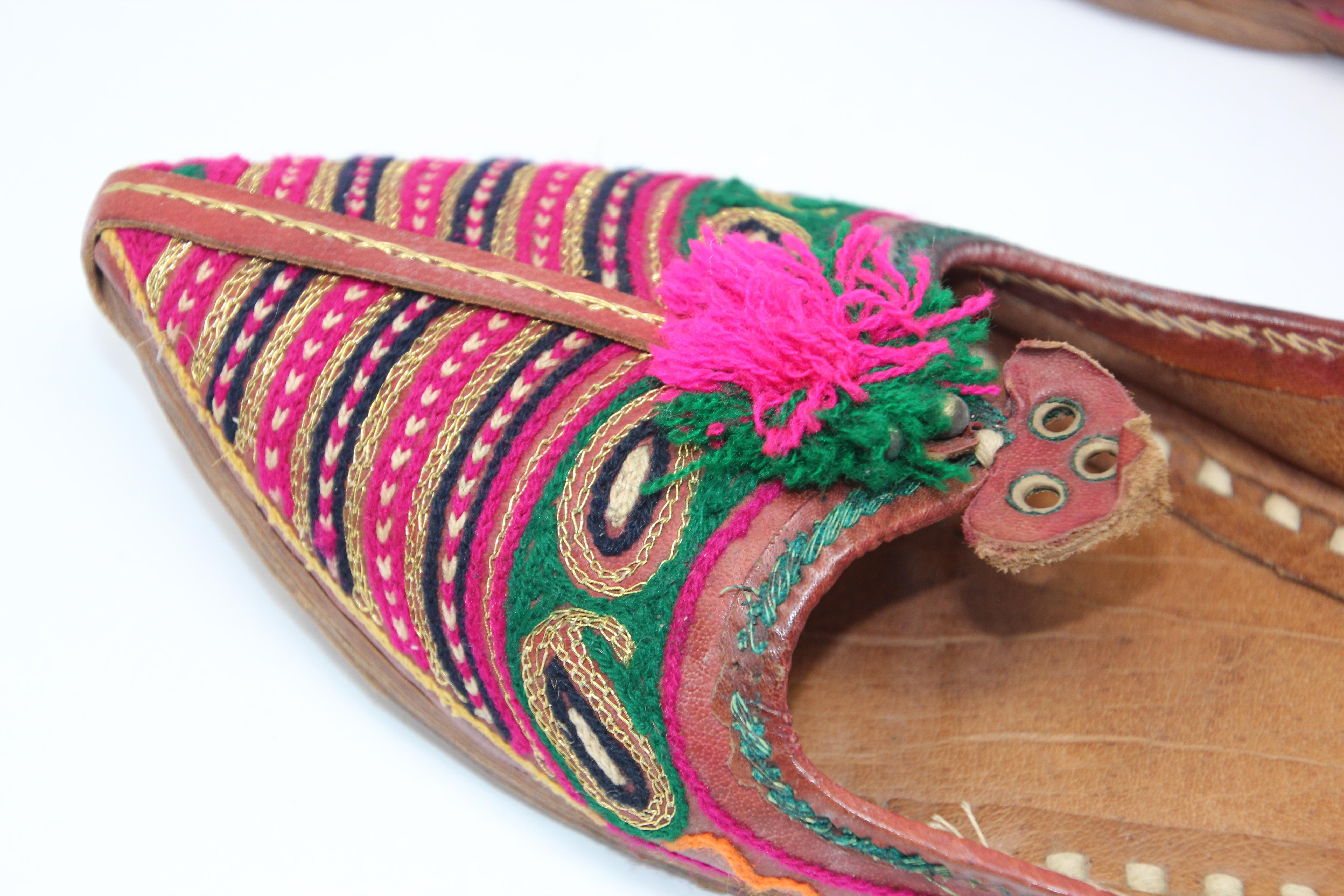 Handcrafted Moorish Leather Ethnic Turkish Gold Embroidered Shoes For Sale 5