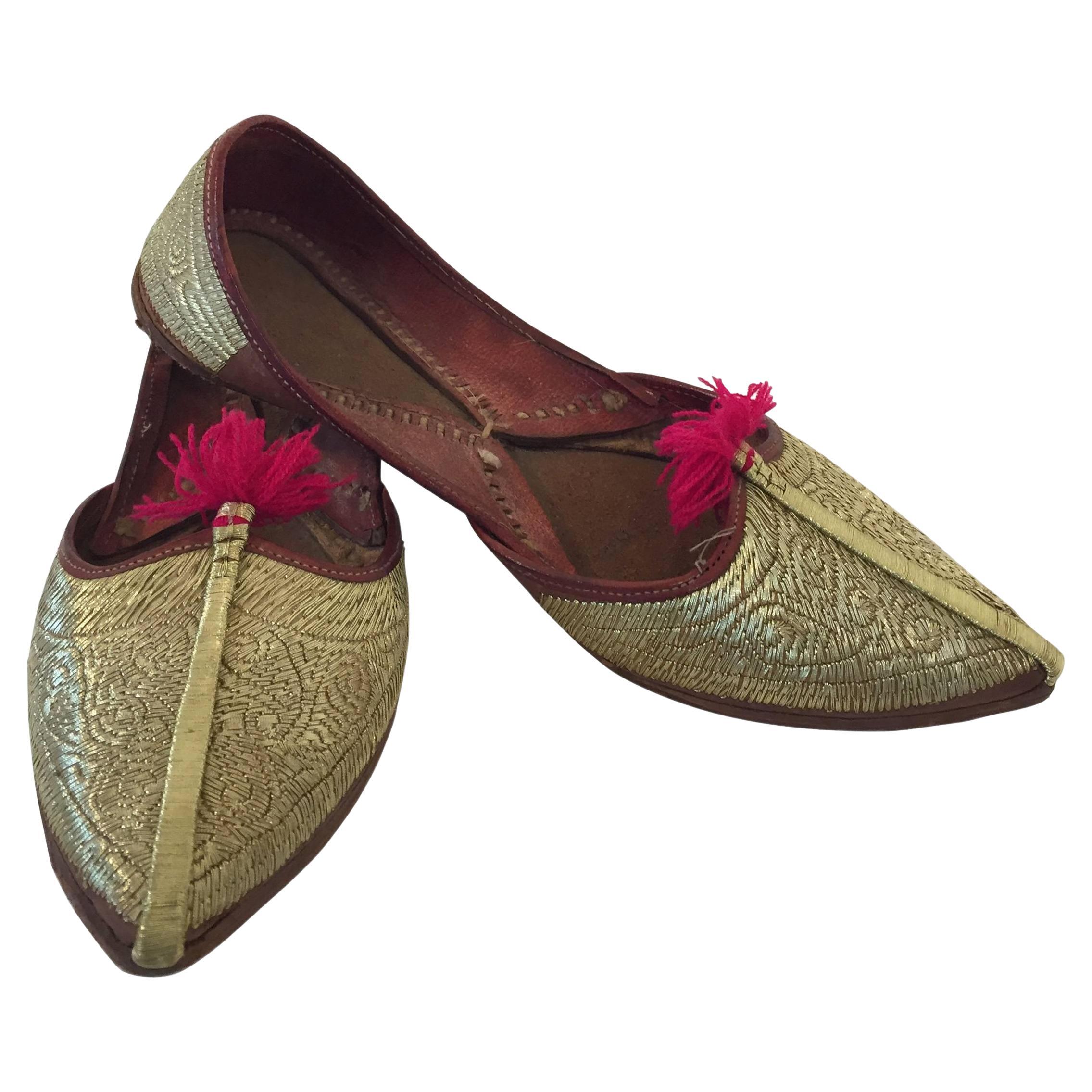 Handcrafted Moorish Leather Turkish Gold Embroidered Shoes For Sale