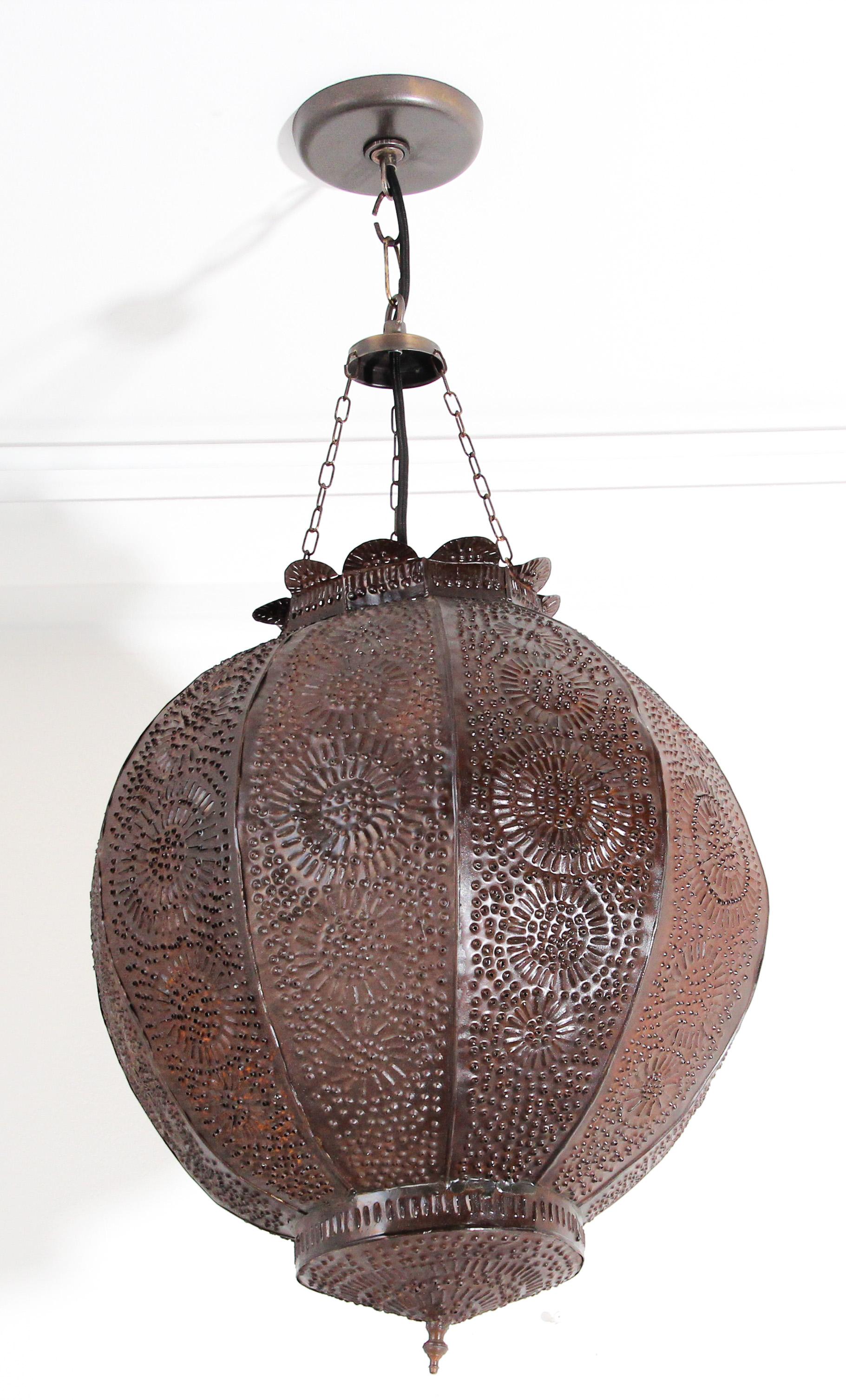 Metal orb pendant handcrafted by skilled artisans in Morocco, North Africa.
Amazing metal Moroccan lantern hand-pierced with thousands of small holes to diffuse the light through.
Pomegranate shape adorned with Moorish design.
Handmade of light tin