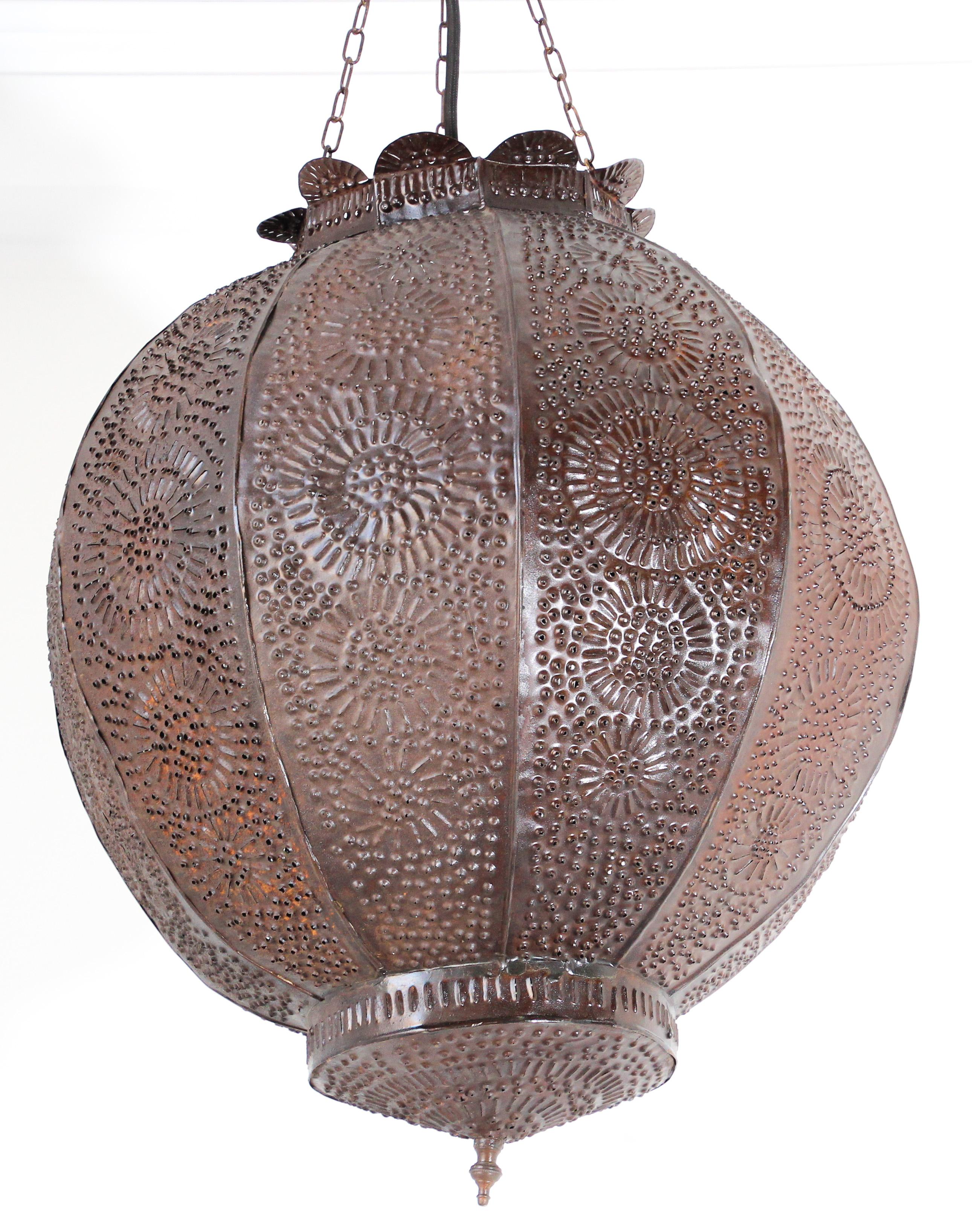 Moroccan pierced metal pendant light top