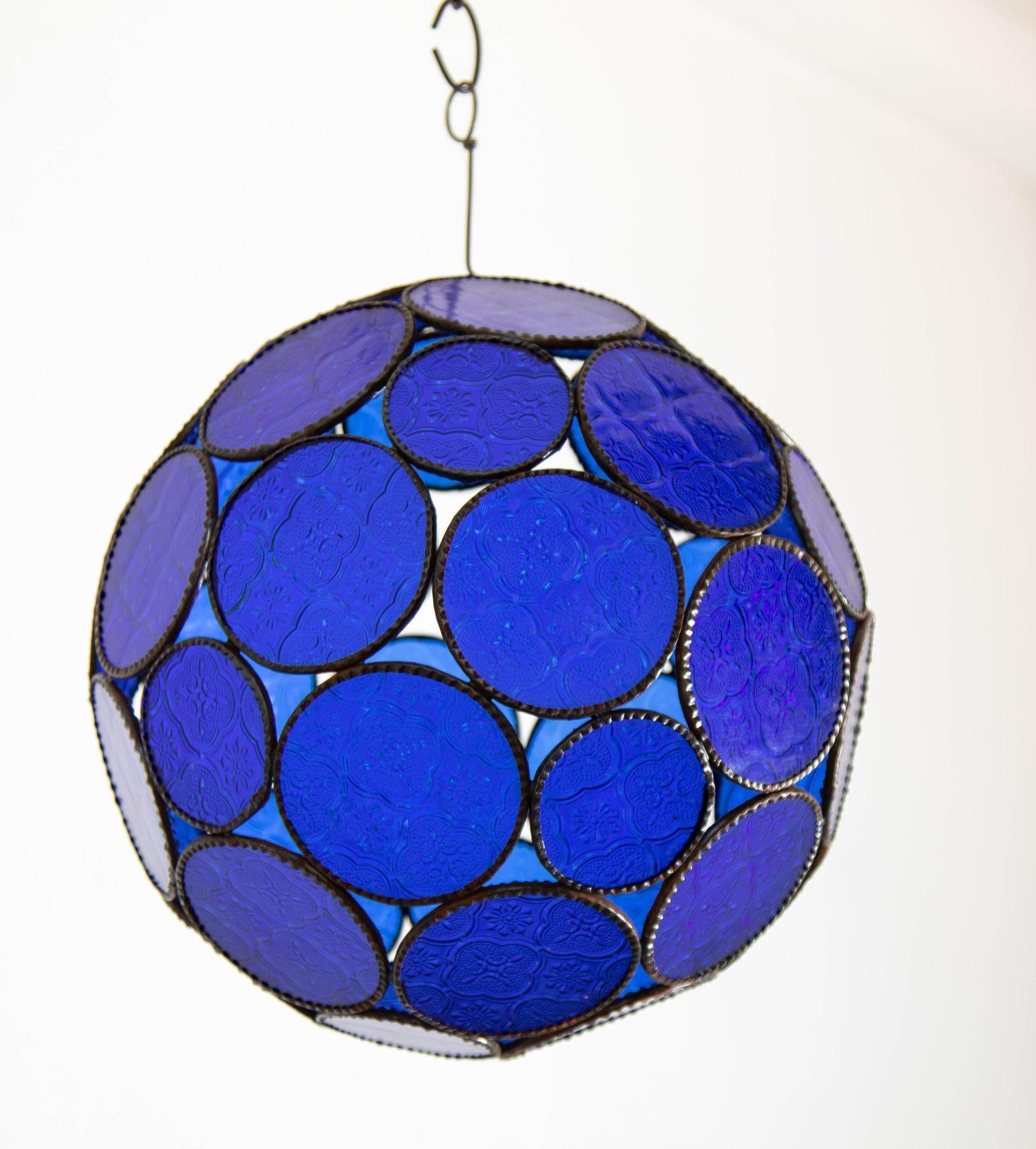 Handgefertigte marokkanische maurische Kugellaterne aus Glas mit blauem Glas im Angebot 8