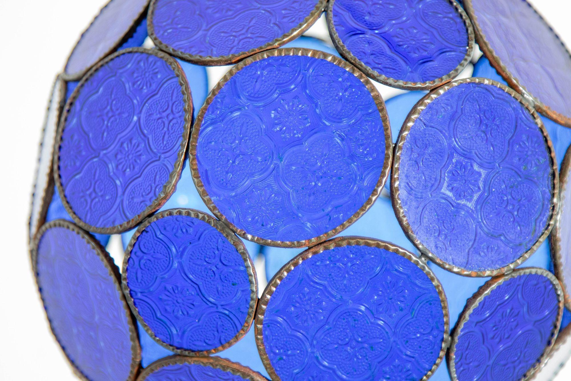 Handgefertigte marokkanische maurische Kugellaterne aus Glas mit blauem Glas im Angebot 10