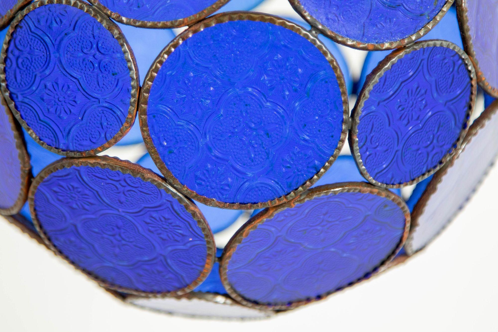 Handgefertigte marokkanische maurische Kugellaterne aus Glas mit blauem Glas im Angebot 11