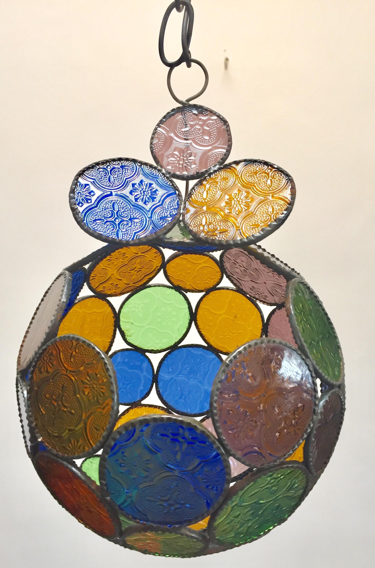 Lanterne d'orbe marocaine en verre mauresque multicolore fabriquée à la main en vente 8