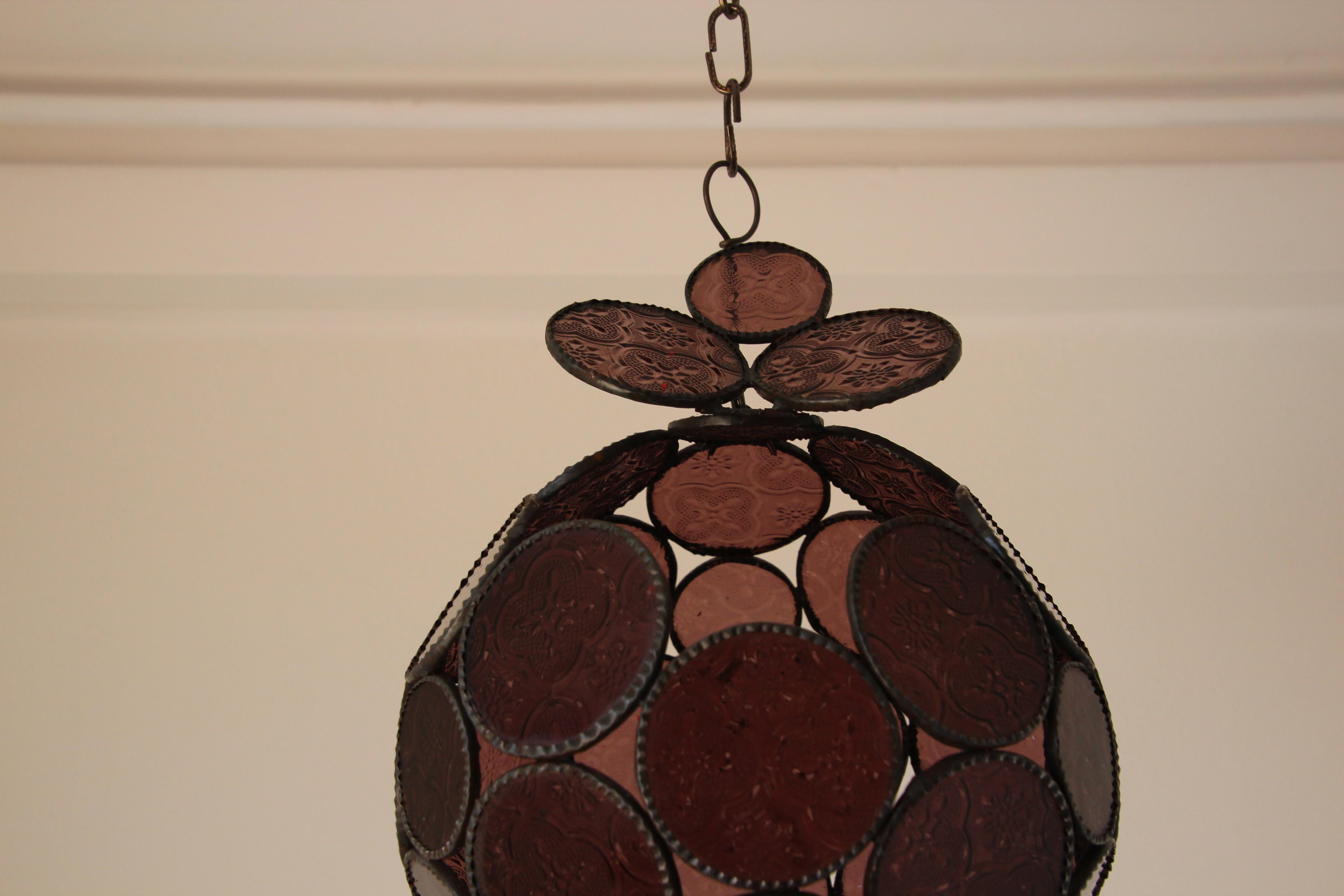 Colgante artesanal morisco marroquí de cristal lavanda con forma de farol u orbe en venta 5