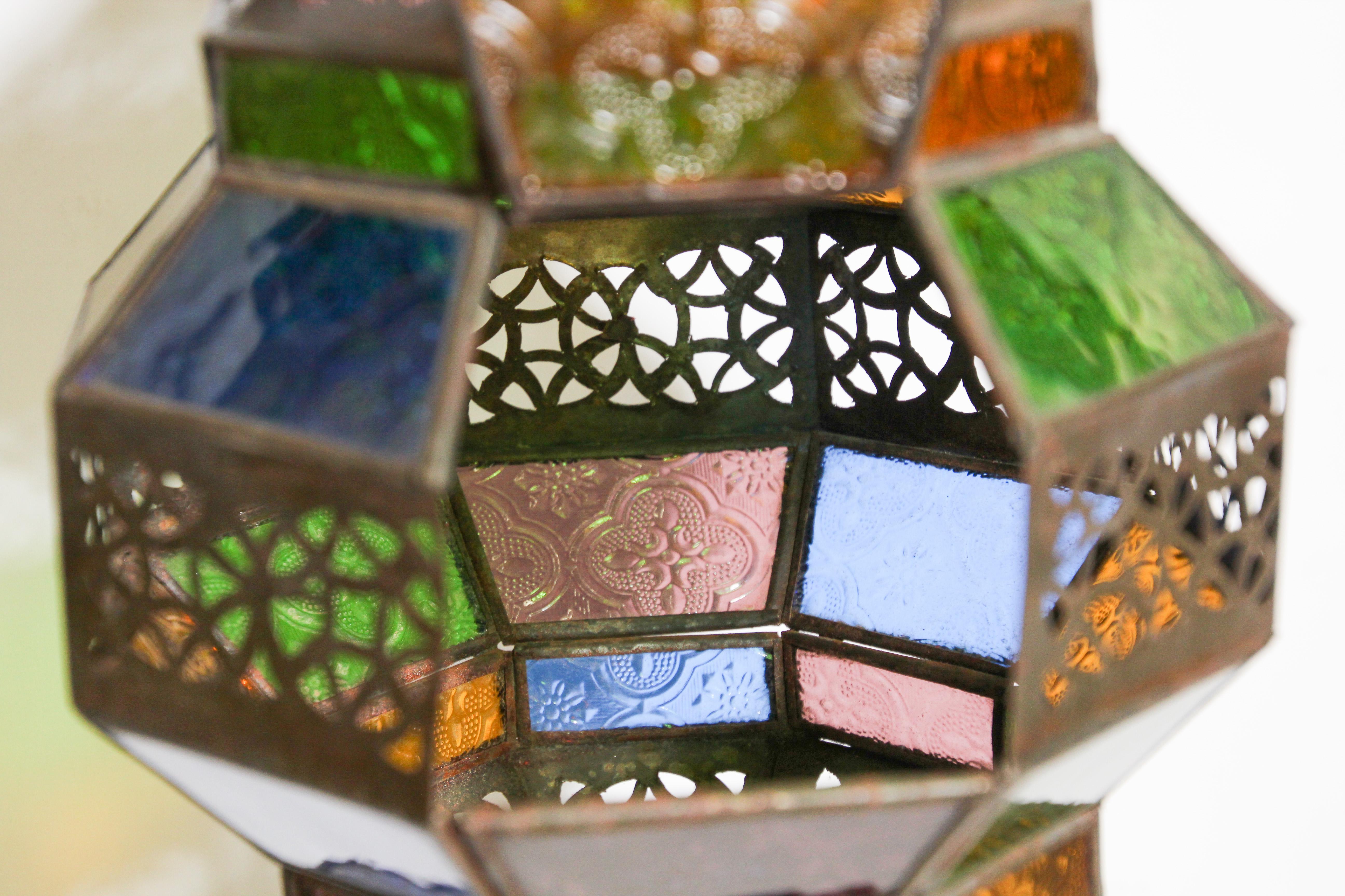 Lanterne marocaine octogonale en forme de diamant en verre multicolore, fabriquée à la main  en vente 1