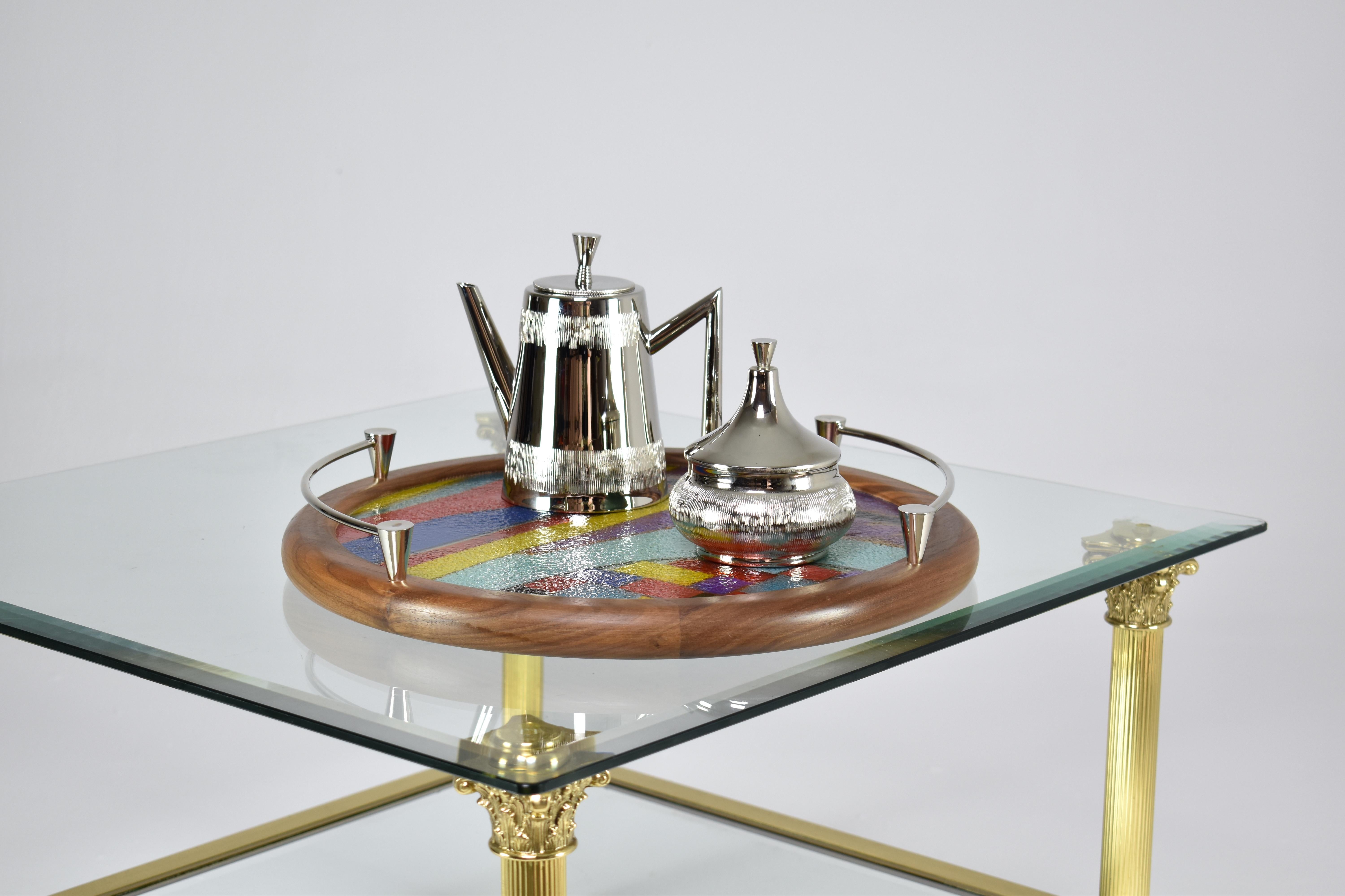 Handgefertigtes mehrfarbiges Glaskunsttablett aus Messing von JAS (Moderne) im Angebot
