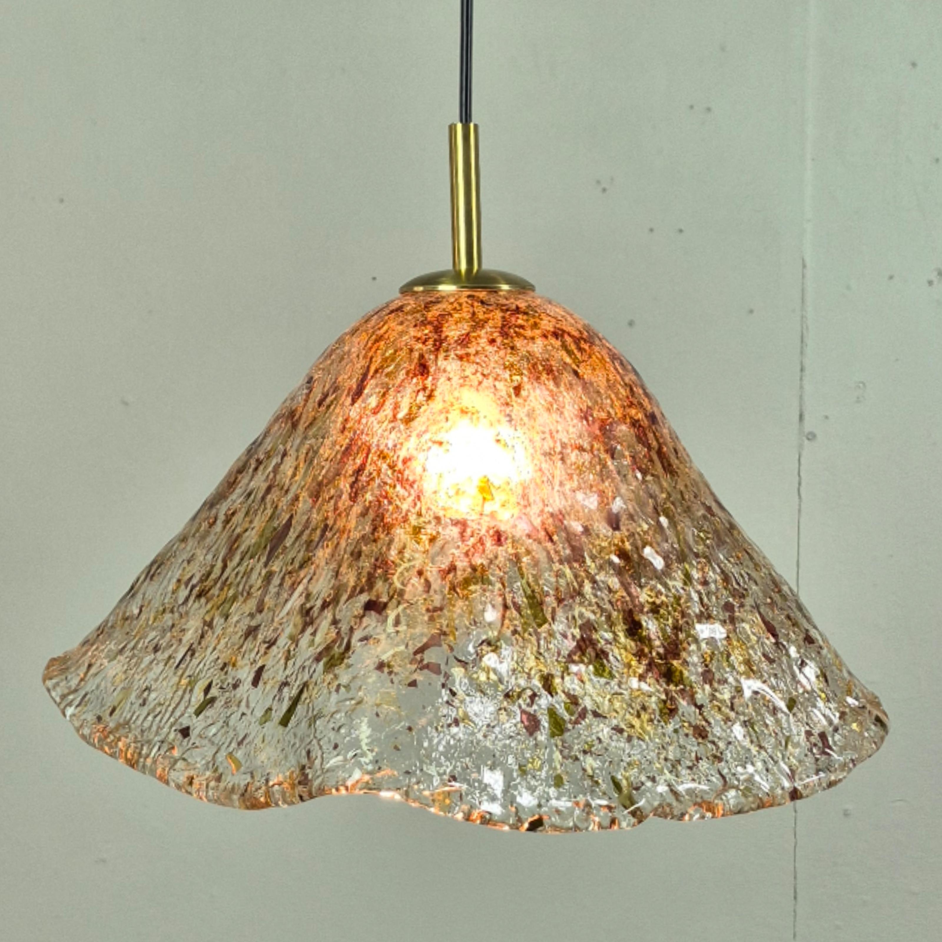 20ième siècle Lampe suspendue en verre de Murano fabriquée à la main, Italie années 1960 en vente