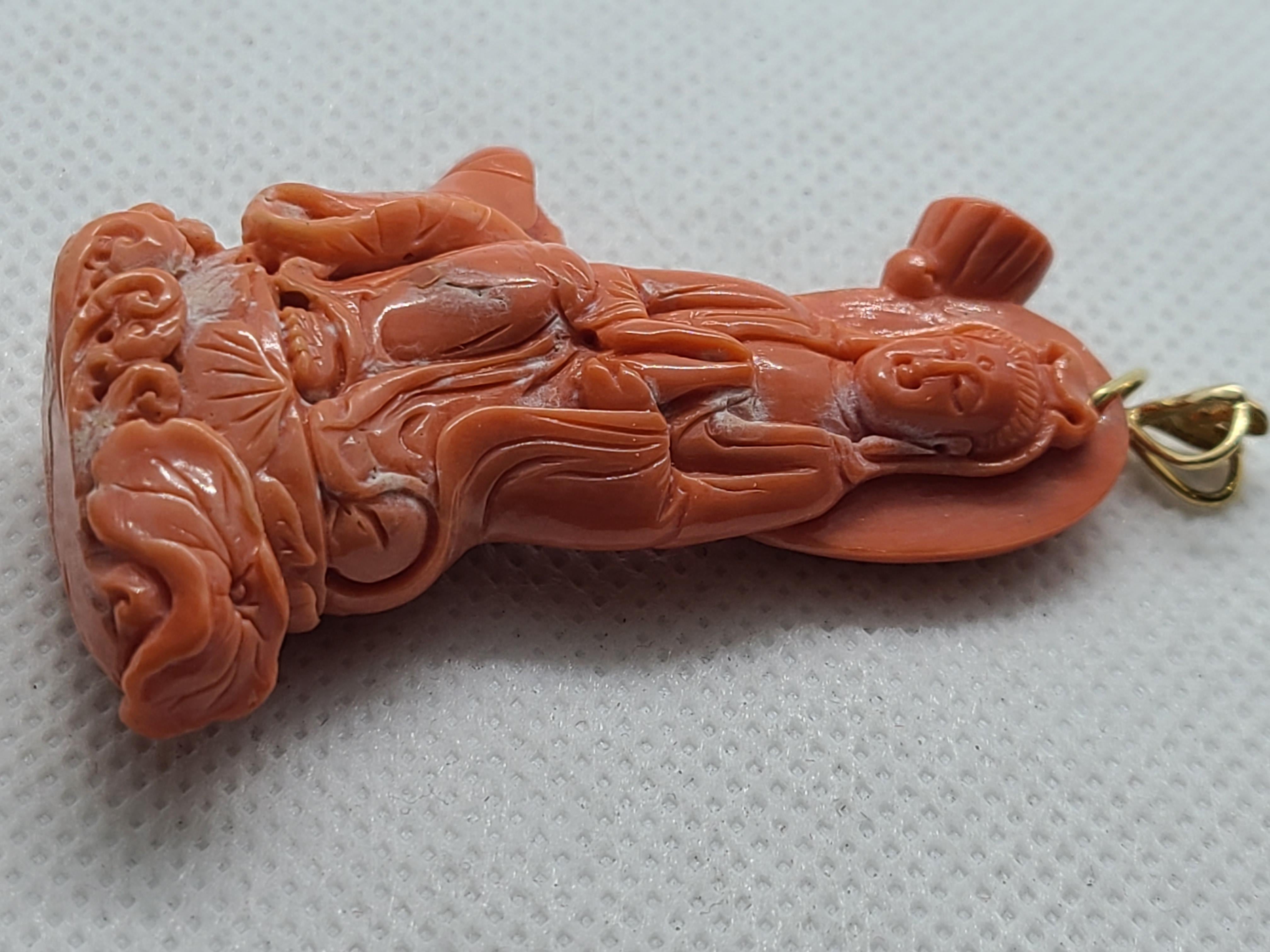 Pendentif en Corail Naturel Guanyin Bouddha en Or 14K fait à la main Bon état - En vente à Pasadena, CA