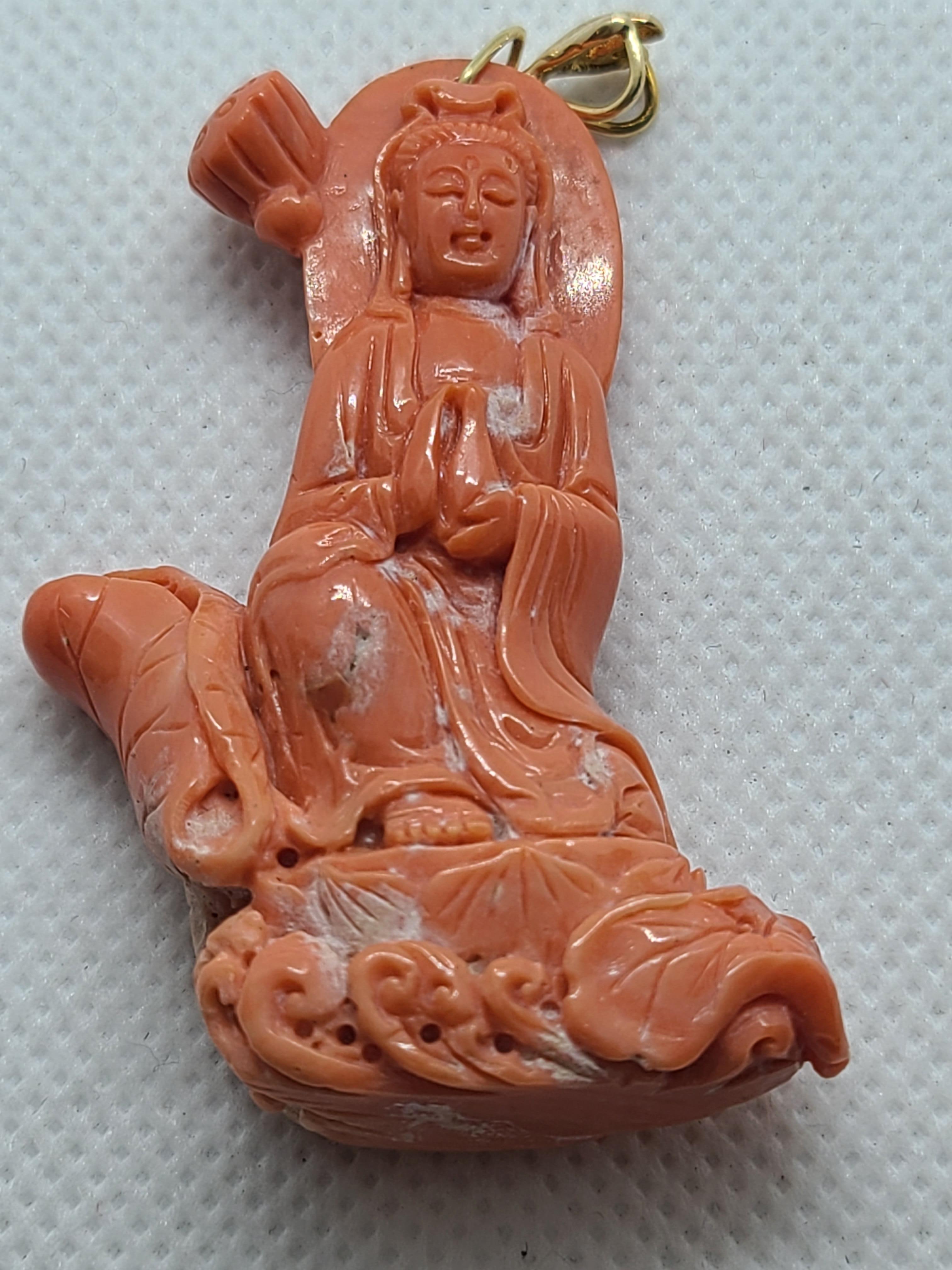 Pendentif en Corail Naturel Guanyin Bouddha en Or 14K fait à la main Unisexe en vente