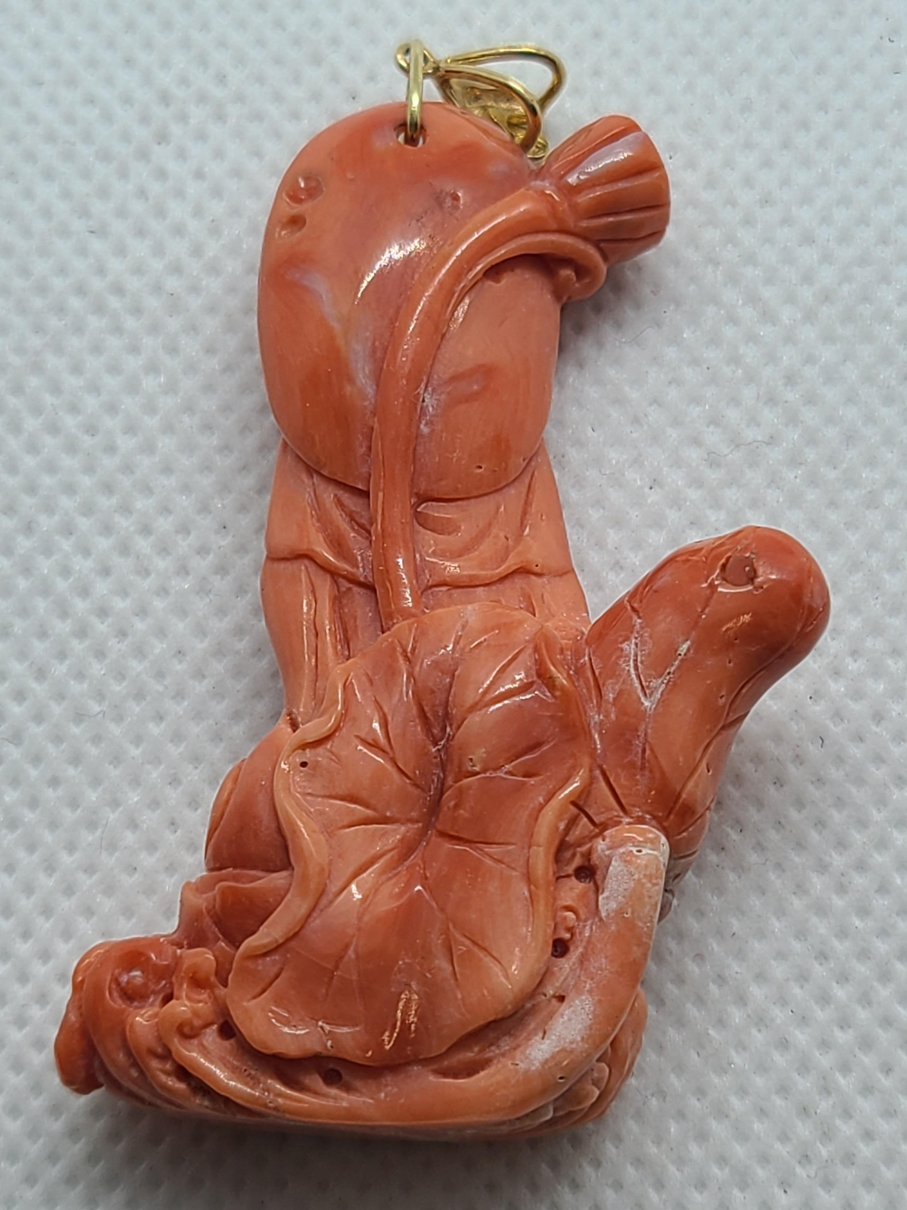 Pendentif en Corail Naturel Guanyin Bouddha en Or 14K fait à la main en vente 1