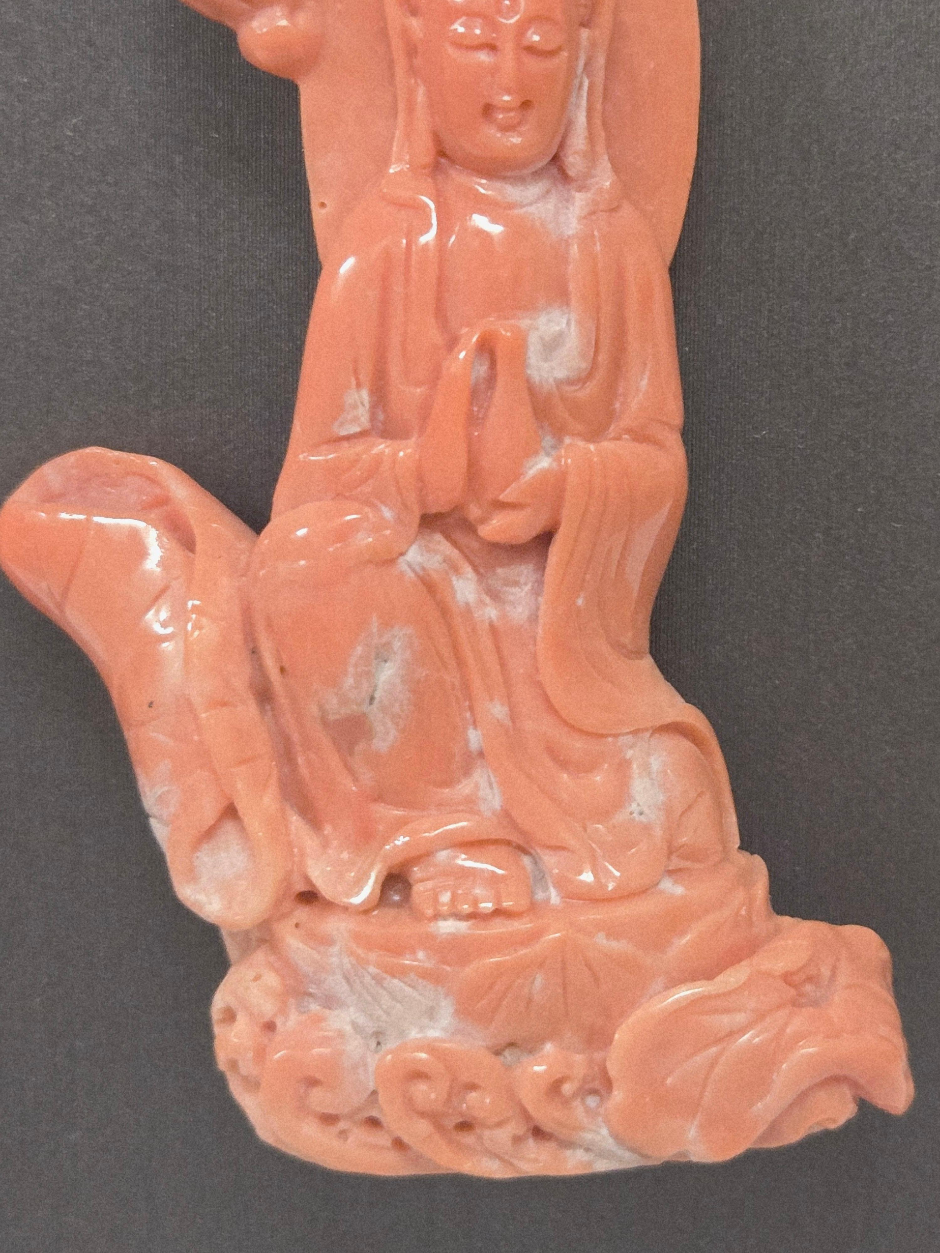 Pendentif en Corail Naturel Guanyin Bouddha en Or 14K fait à la main en vente 4