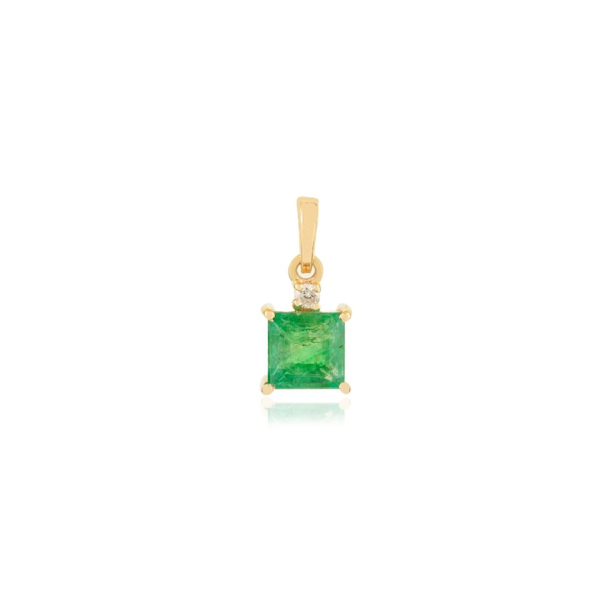 Ciondolo solitario con smeraldo naturale e diamanti in oro giallo 14K realizzato a mano in vendita 1