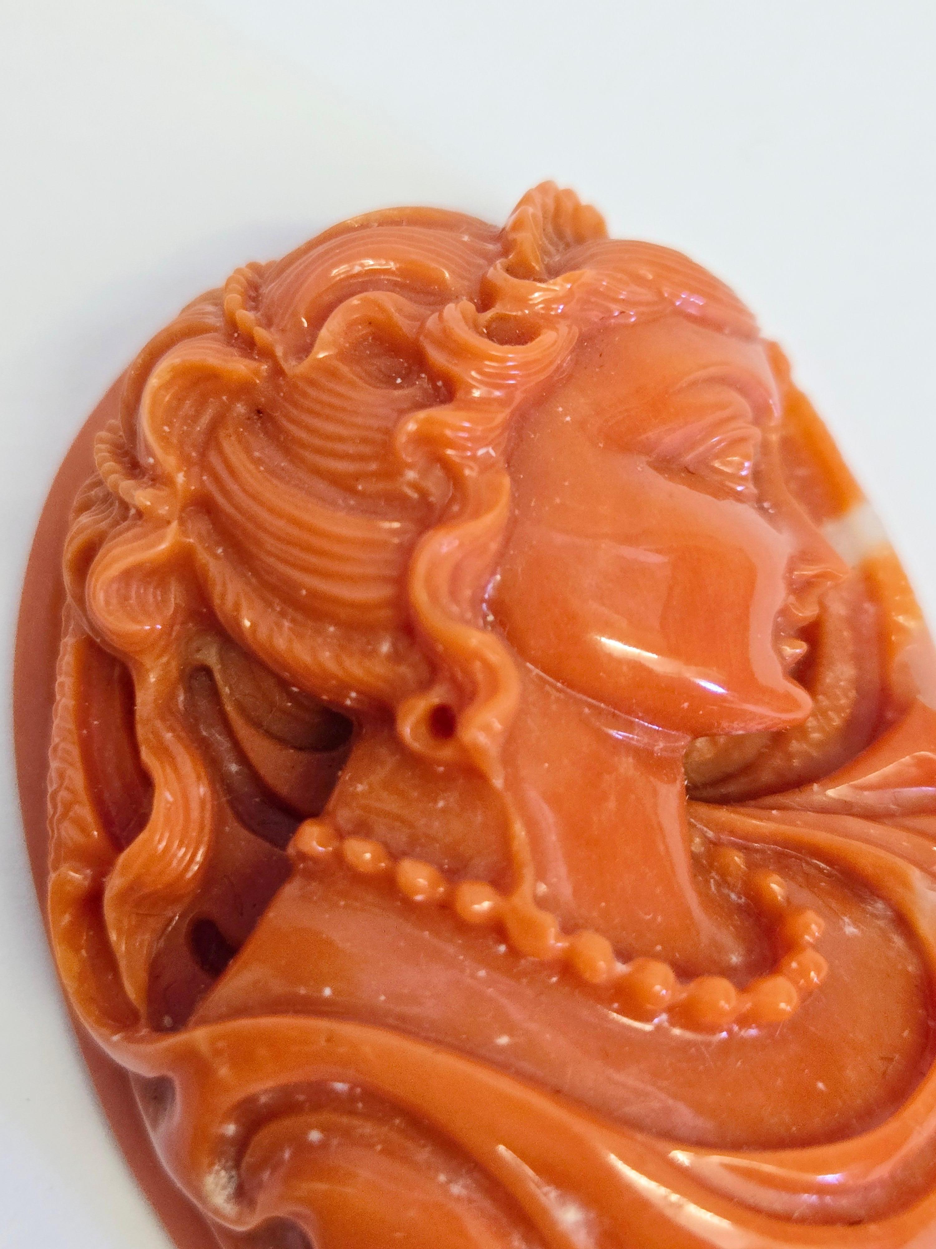 Ornement de portrait de femme sculpté à la main, corail orange-rouge naturel en vente 5