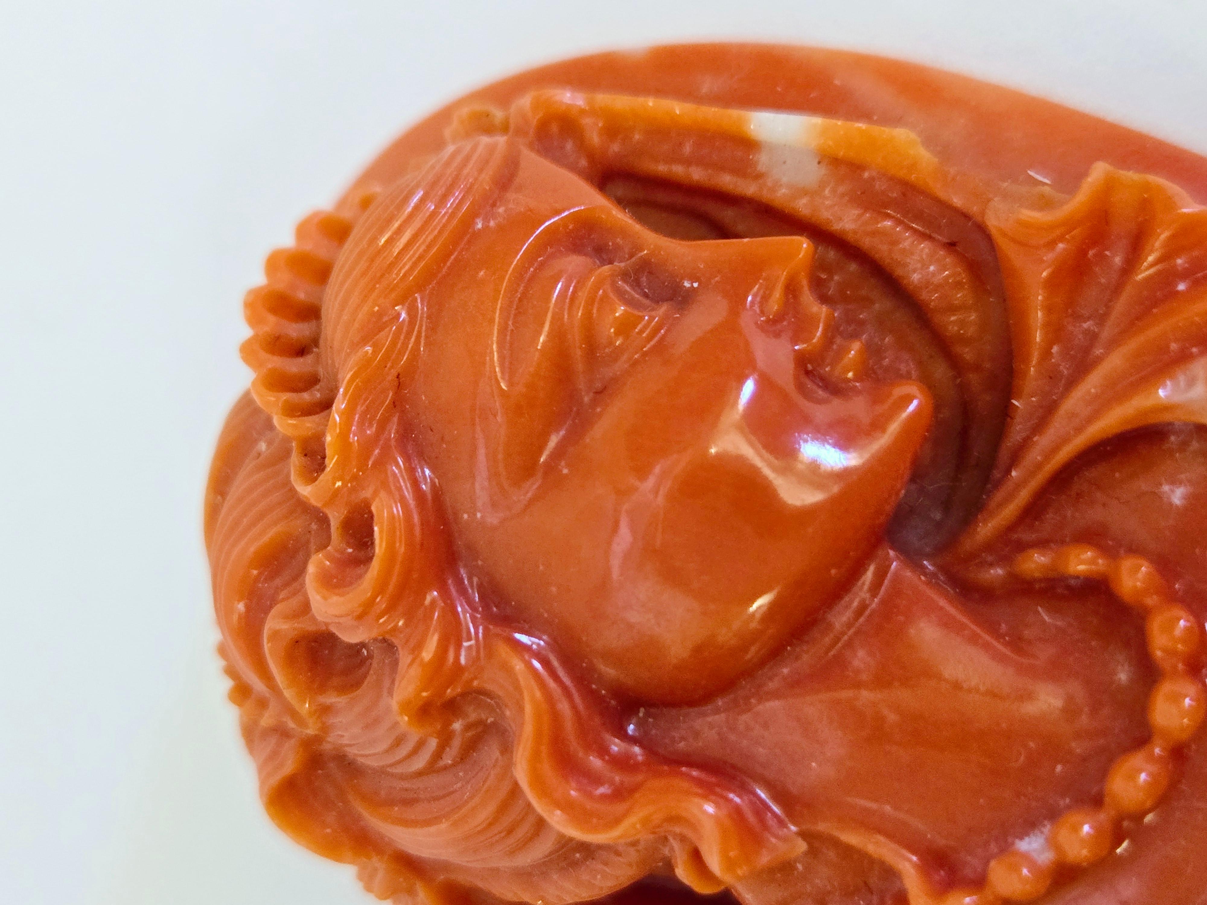 Ornement de portrait de femme sculpté à la main, corail orange-rouge naturel en vente 6