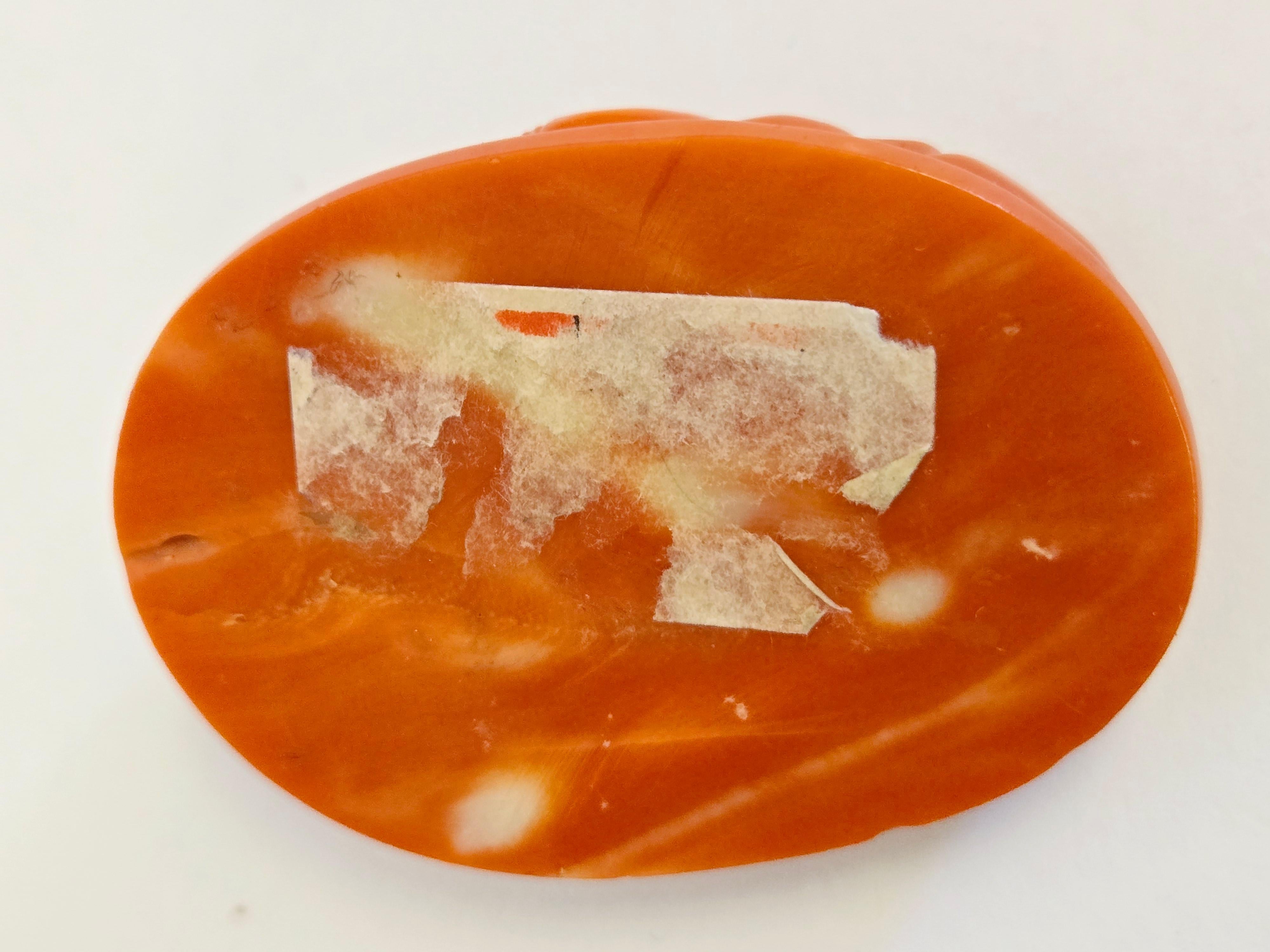 Ornement de portrait de femme sculpté à la main, corail orange-rouge naturel en vente 10