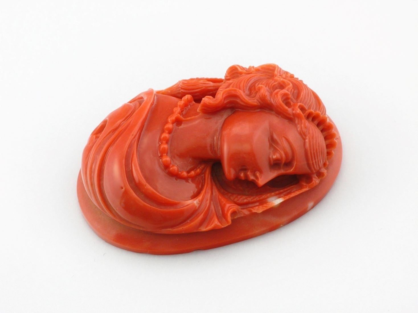 Ornement de portrait de femme sculpté à la main, corail orange-rouge naturel en vente 11