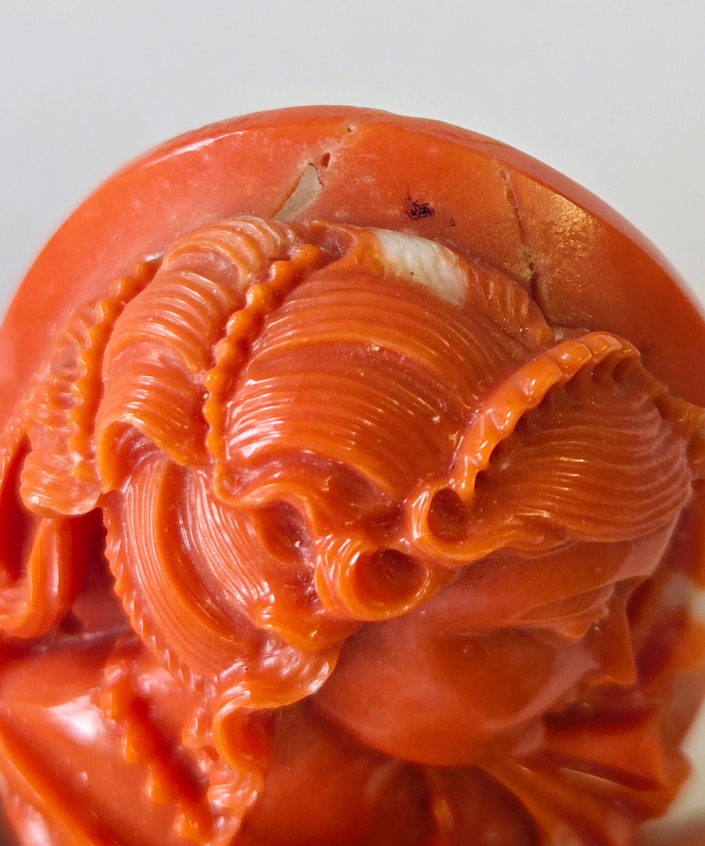 Ornement de portrait de femme sculpté à la main, corail orange-rouge naturel en vente 13
