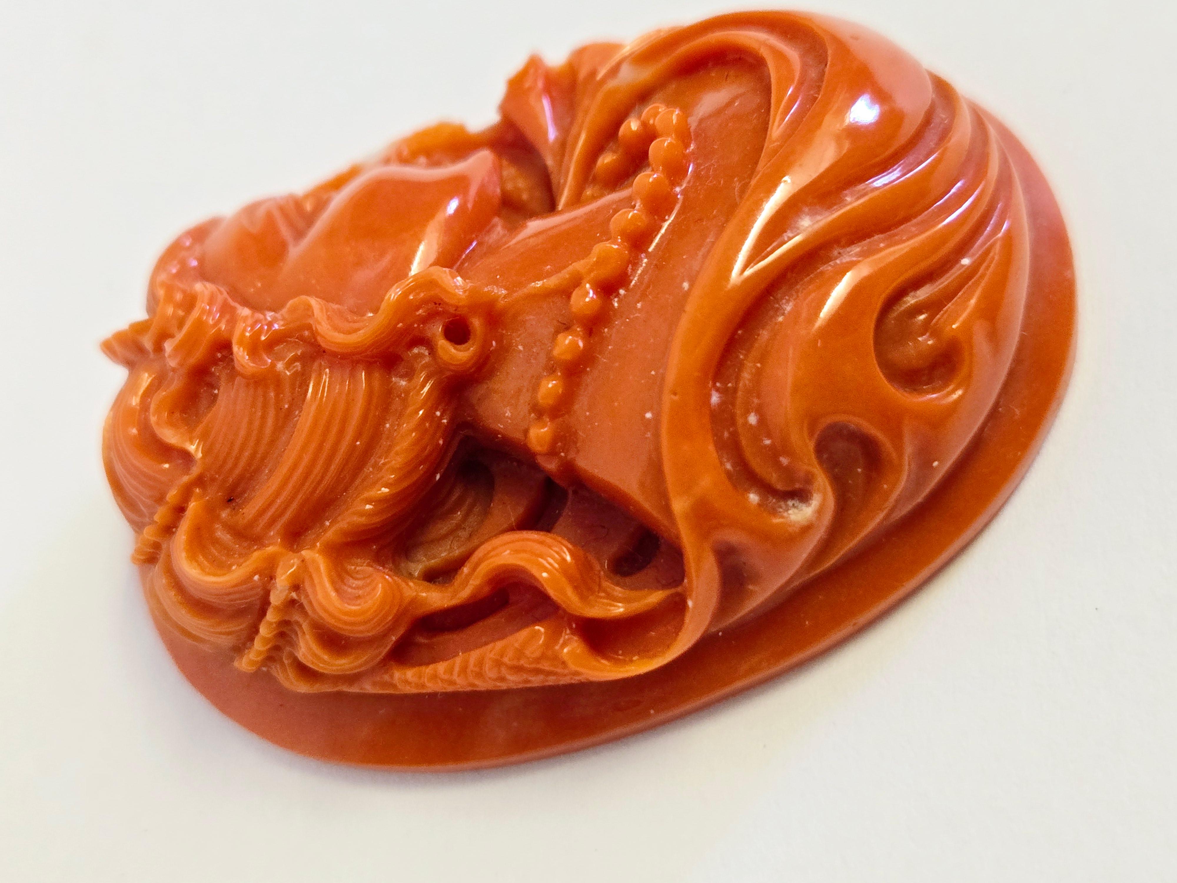 Ornement de portrait de femme sculpté à la main, corail orange-rouge naturel en vente 3