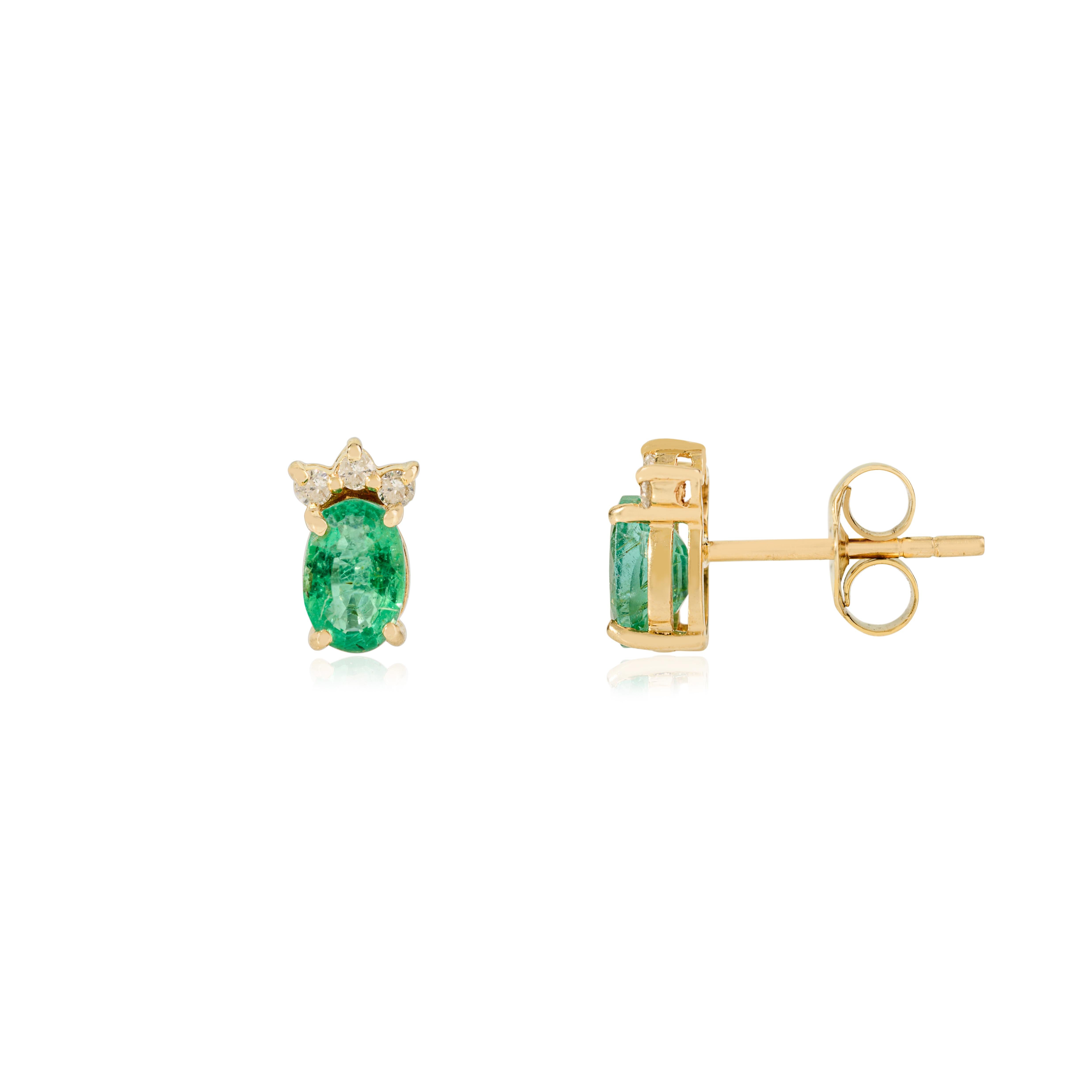 Handcrafted Natural Zambian Emerald & Diamond Stud Earrings in 14k Yellow Gold In New Condition For Sale In New York, NY