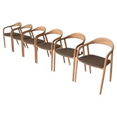 Chaises de salle à manger NEVA en chêne massif et cuir par ARTISAN