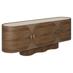 Handgefertigtes Ninon Sideboard aus Nussbaumholz und gealterten Messinggriffen von Nolita Harbour