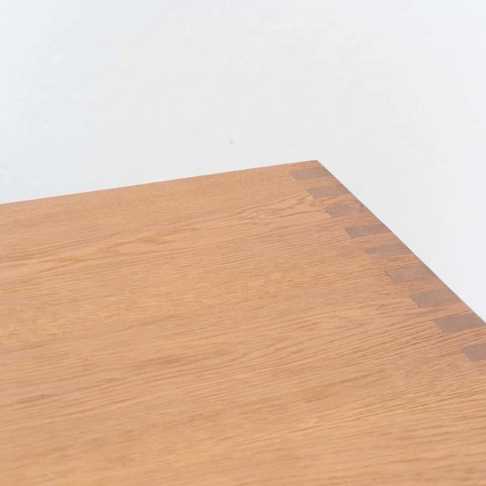 Mesa artesanal de roble de DADA est. Diseño de mediados de siglo Made in Barcelona en venta 7