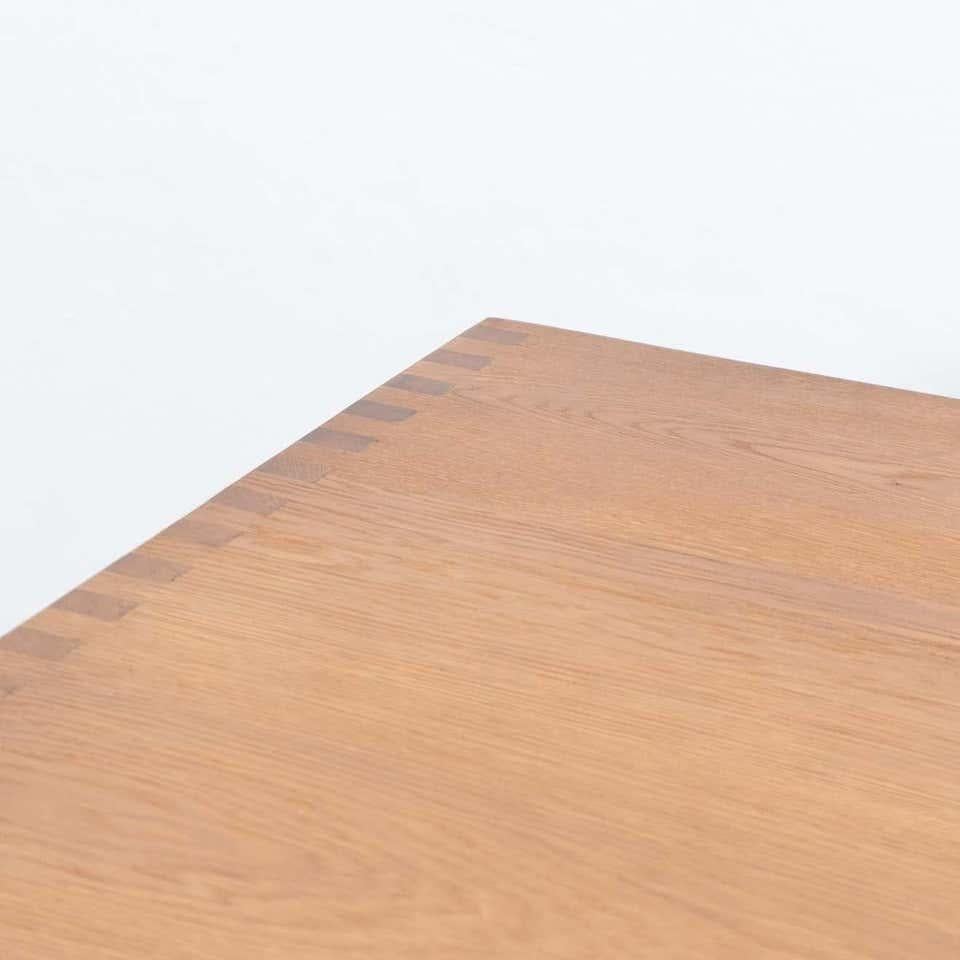 Mesa artesanal de roble de DADA est. Diseño de mediados de siglo Made in Barcelona en venta 8