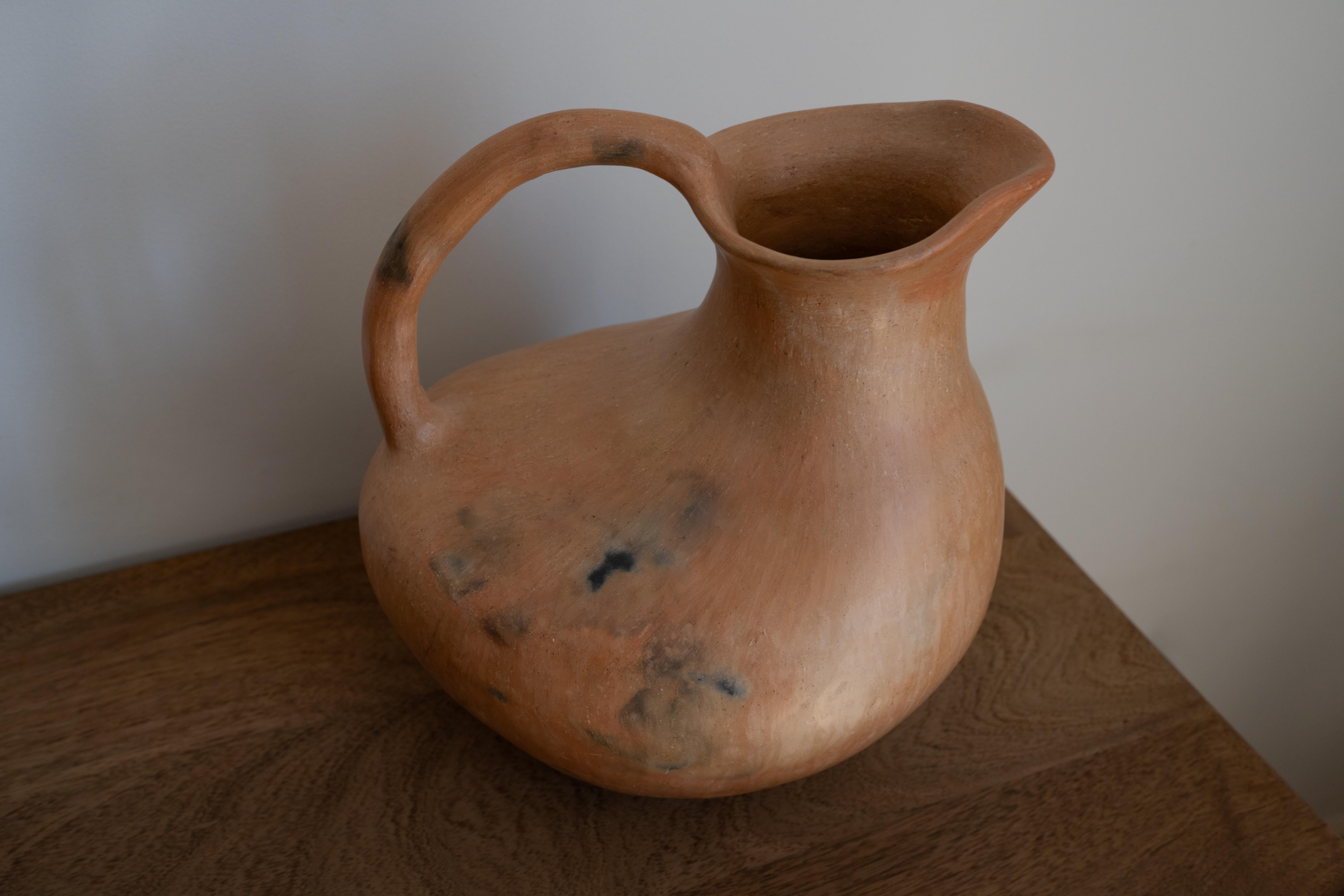 Sechseckiges mexikanisches Tongefäß, handgefertigt, mexikanische Kunsthandwerkliche Topfvase, Wasserdekor-Keramik (Mexikanisch) im Angebot