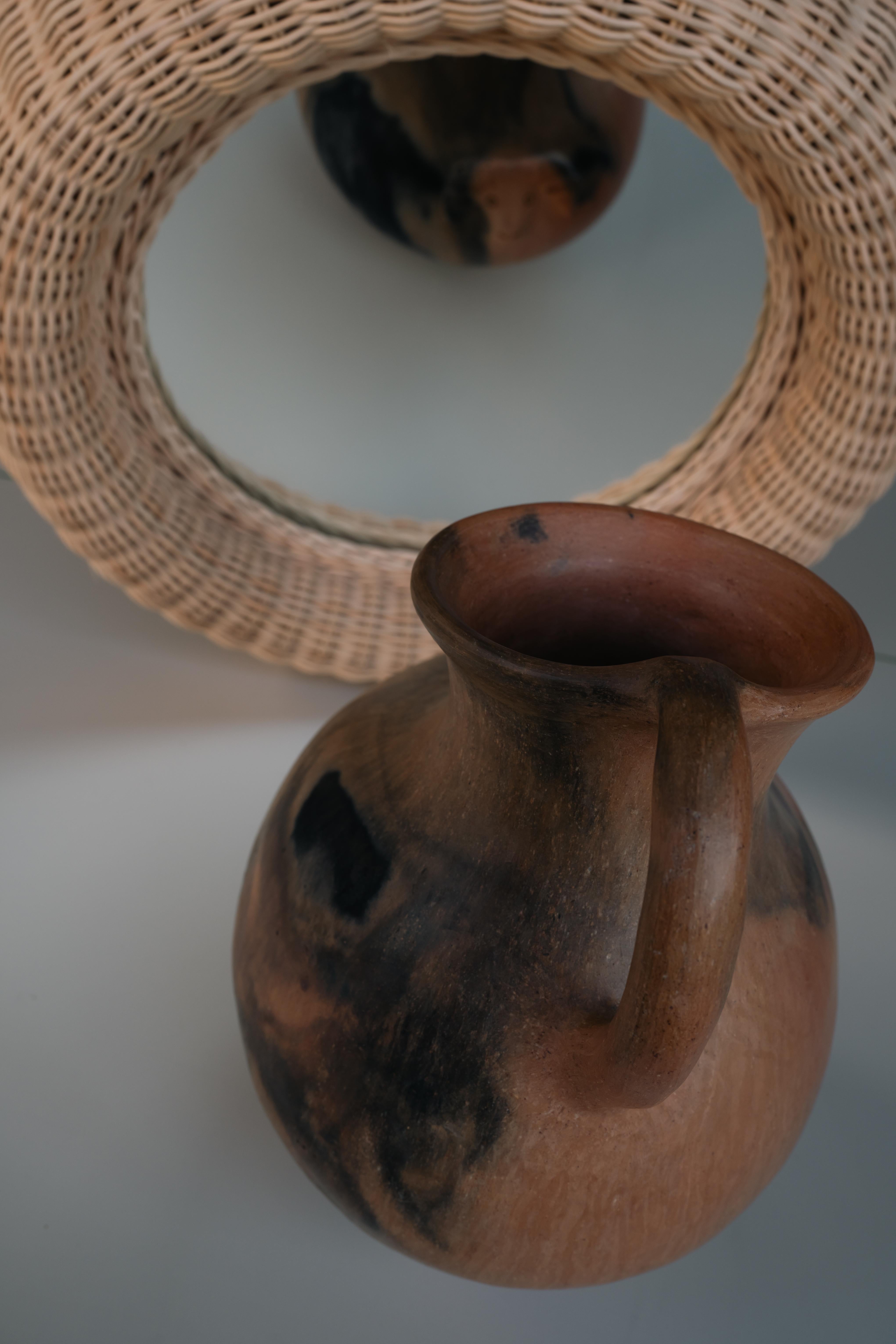 Vasija de barro artesanal oaxaqueña Nativo mexicano Jarrón artesanal oaxaqueño Decoración acuática Siglo XXI y contemporáneo en venta