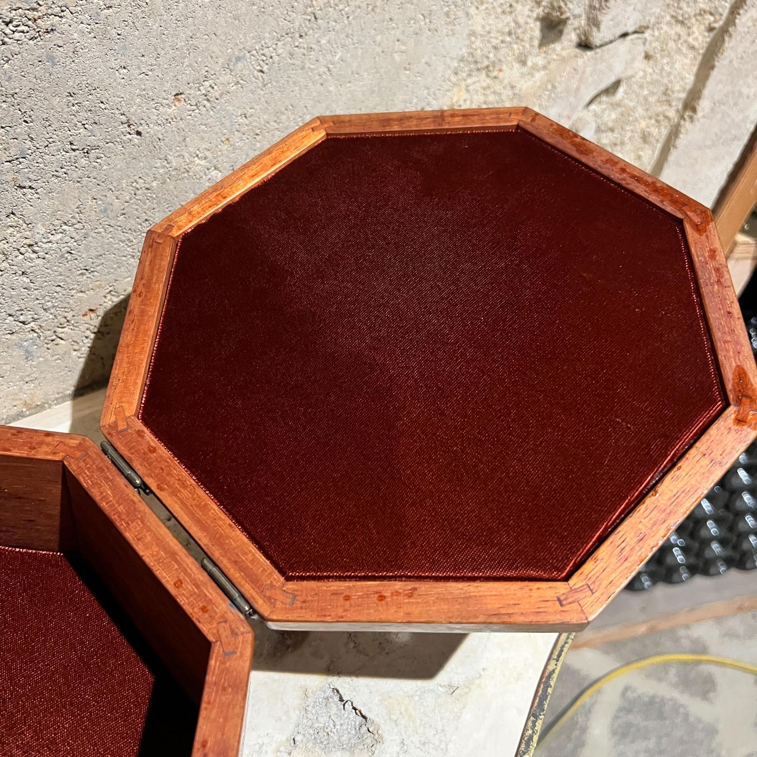 Boîte octogonale en parquet de bois fabriquée à la main en vente 4