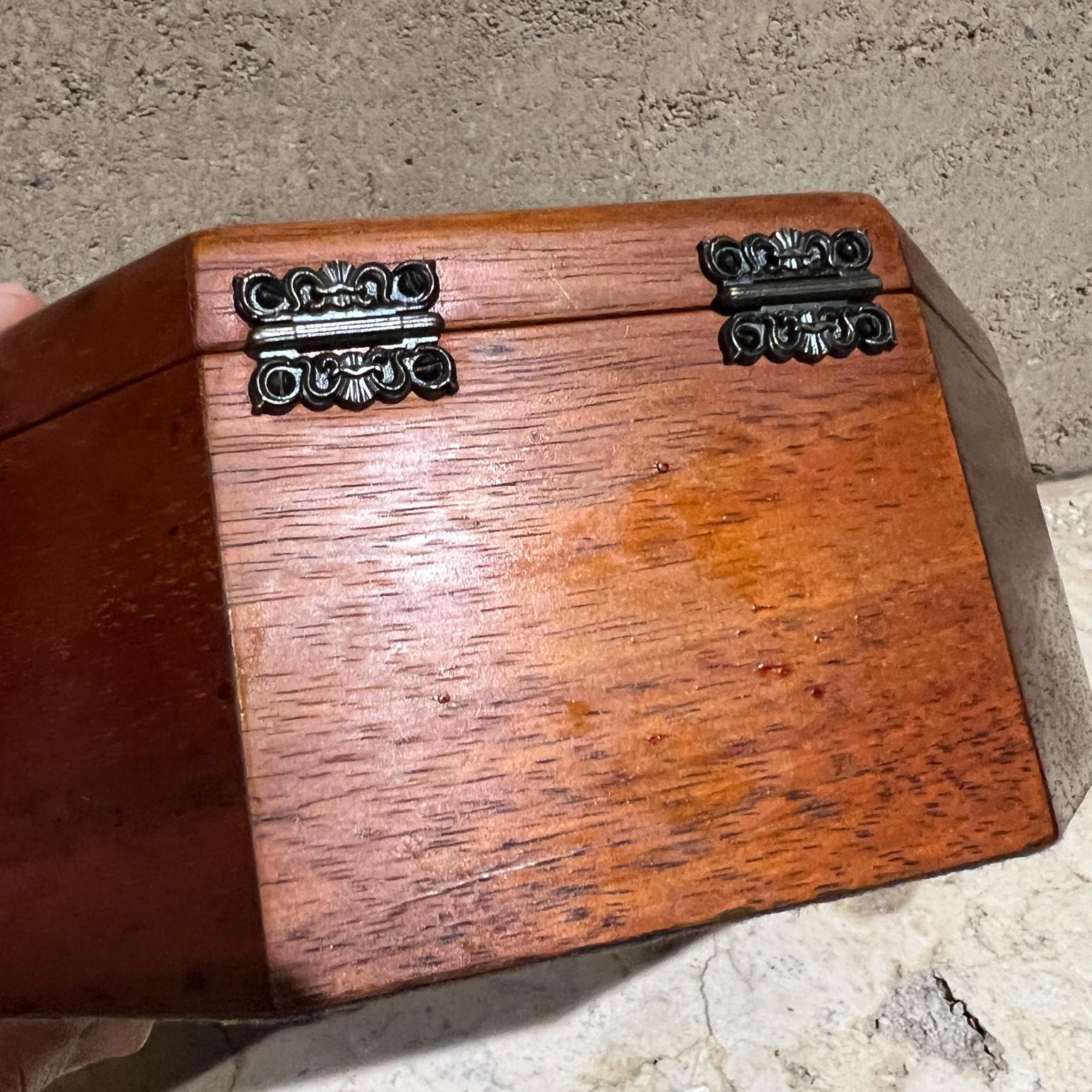 Boîte octogonale en parquet de bois fabriquée à la main en vente 8