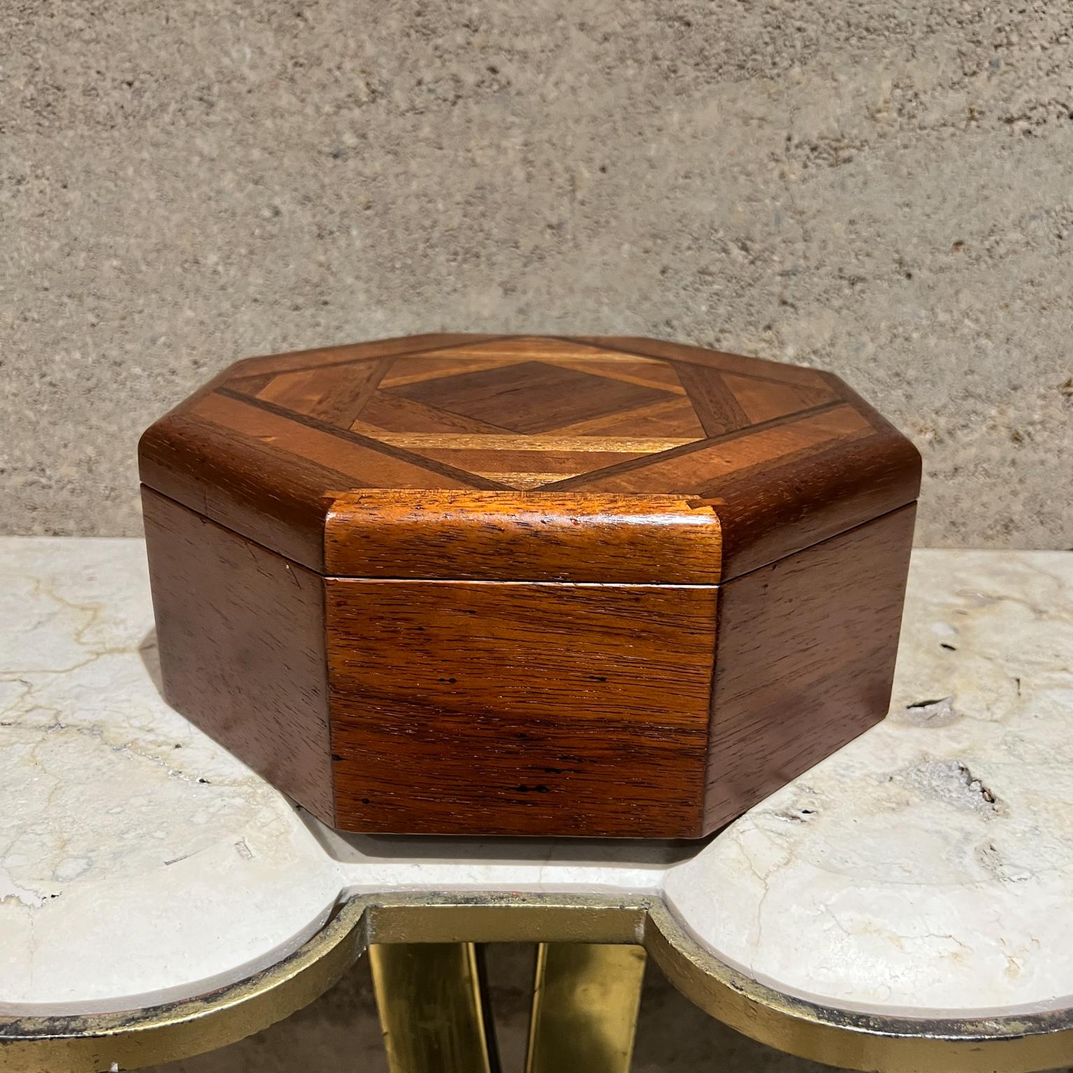 Mid-Century Modern Boîte octogonale en parquet de bois fabriquée à la main en vente