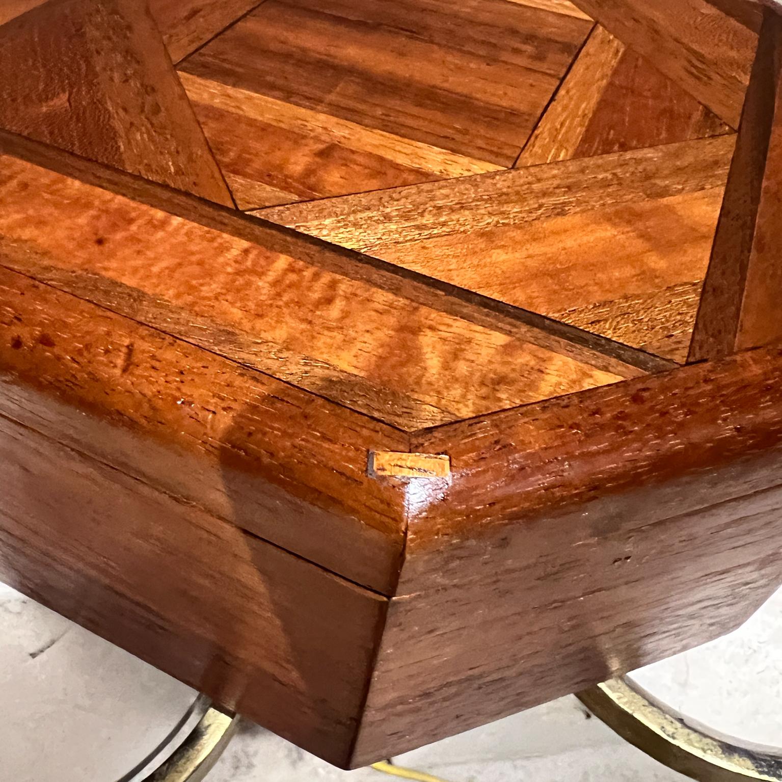 Boîte octogonale en parquet de bois fabriquée à la main en vente 1