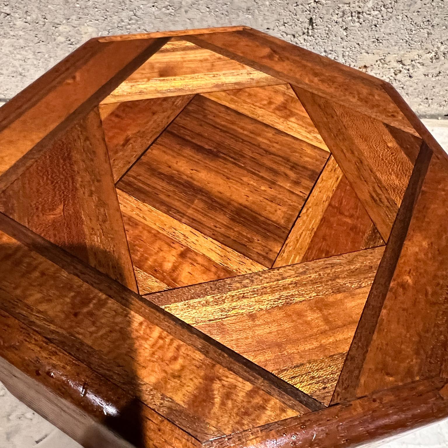 Boîte octogonale en parquet de bois fabriquée à la main en vente 2