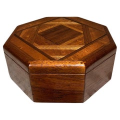 Boîte octogonale en parquet de bois fabriquée à la main