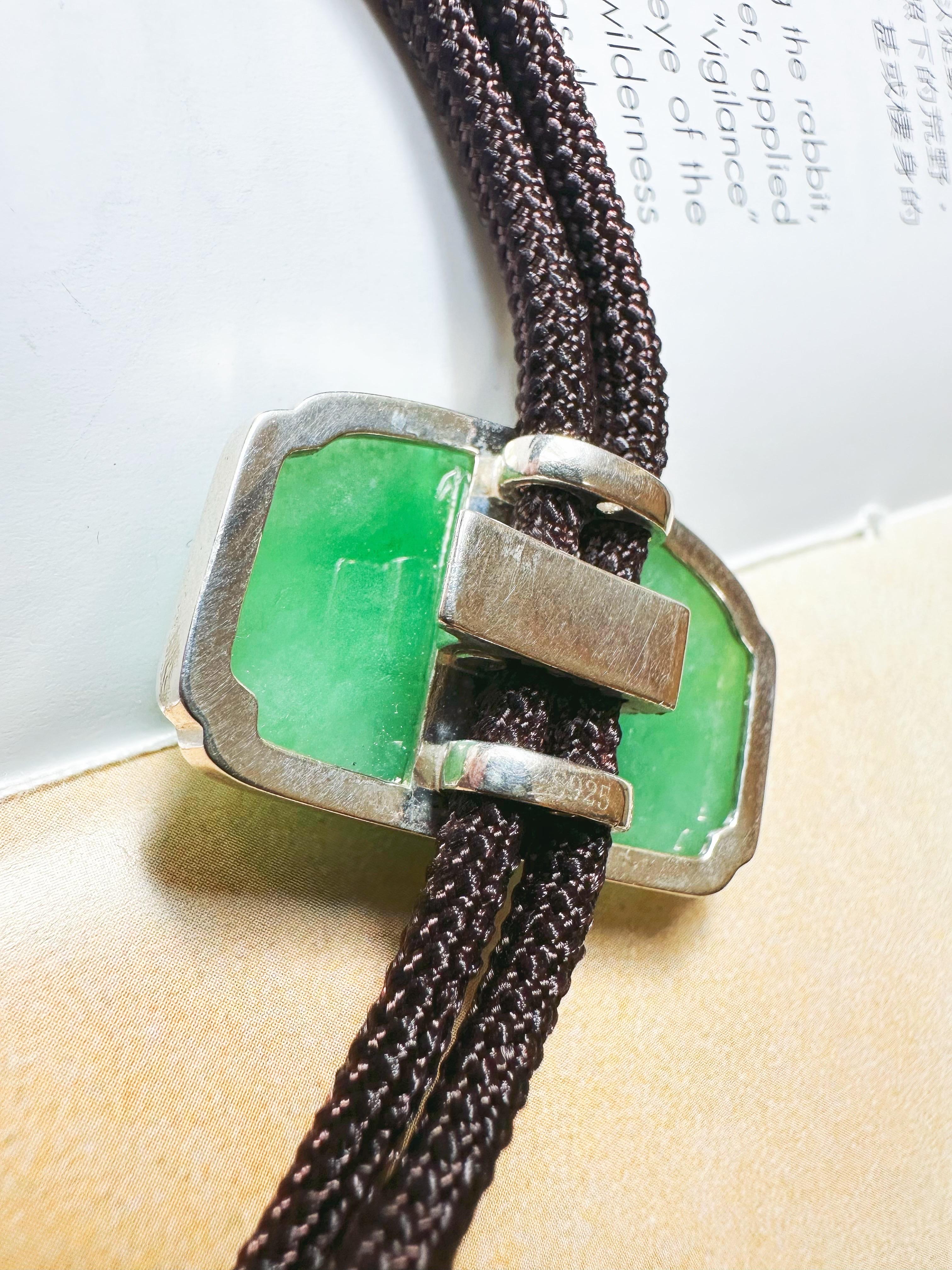 Collana con ciondolo di giada verde vivo e fiore di orchidea, realizzata a mano, con cordoncino in argento in vendita 4