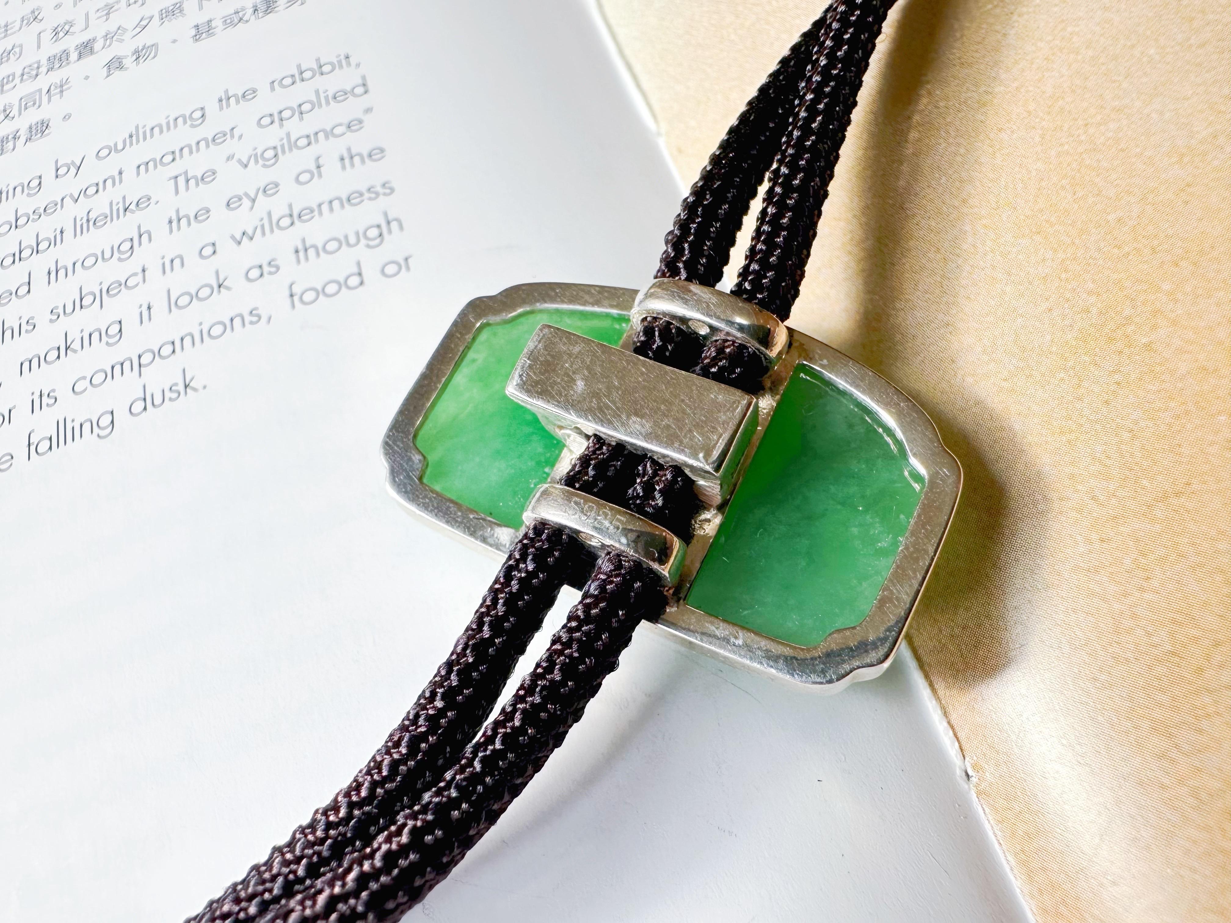 Collana con ciondolo di giada verde vivo e fiore di orchidea, realizzata a mano, con cordoncino in argento in vendita 5