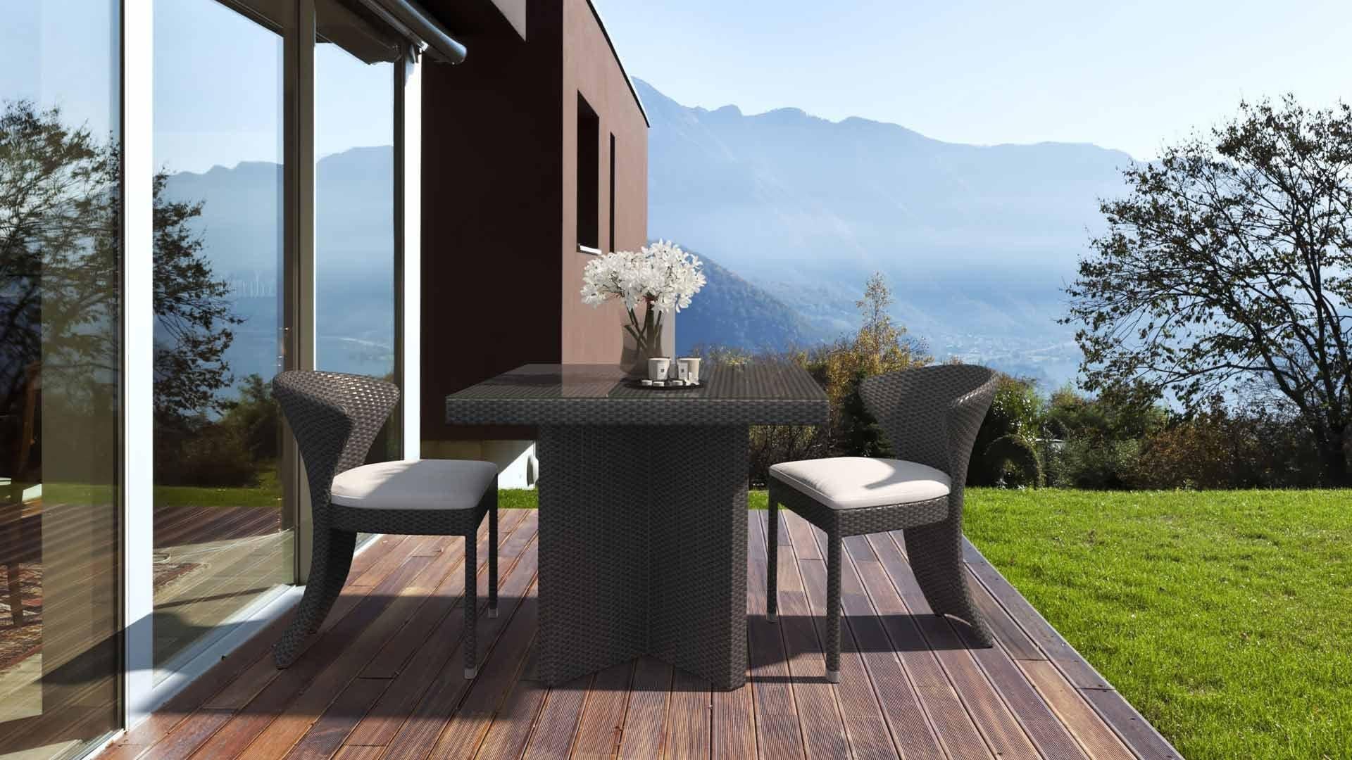 This elegant dining chair collection, offering options with or without armrests, forms part of an extensive range that includes dining chairs, bar chairs, lounge chairs, and sofas, designed to enhance any outdoor setting. These pieces are