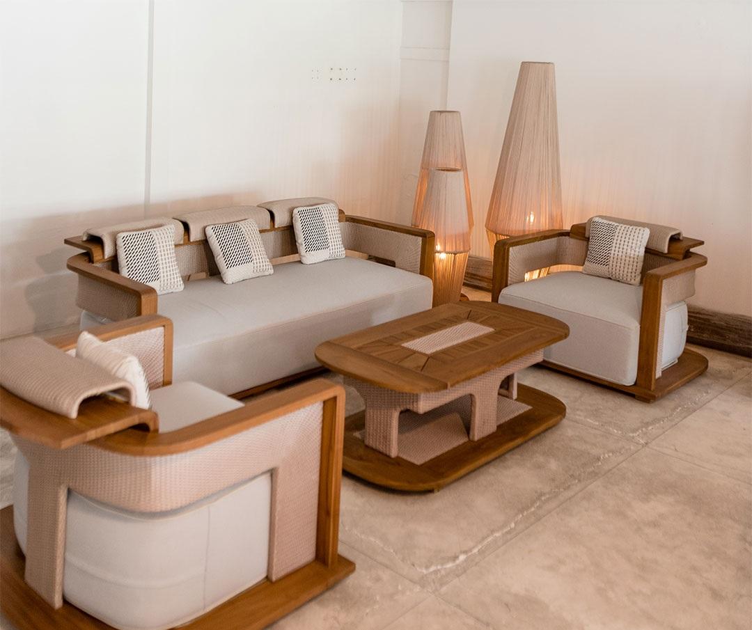 Sofá de exterior artesanal de madera de teca natural con detalle de tejido plano Hecho a mano en venta