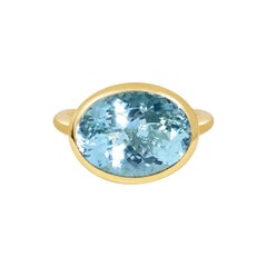 Handcrafted Oval Cut 9.00 Carats Aquamarine 18 Karat Yellow Gold Cocktail Ring