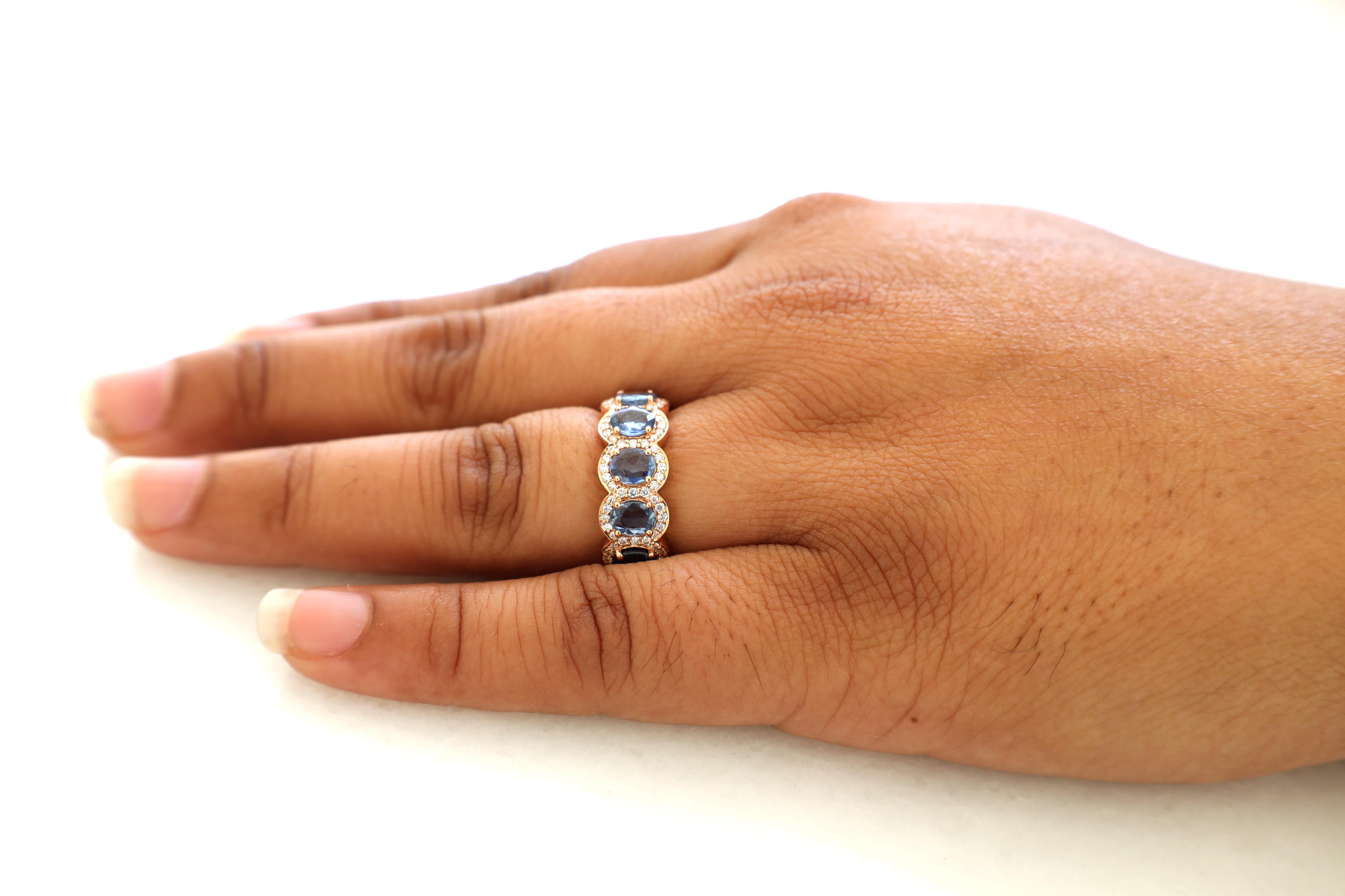 Handcrafted Oval Sapphire Band with Brilliant Round Cut Diamond In New Condition For Sale In Jaipur, Rajasthan