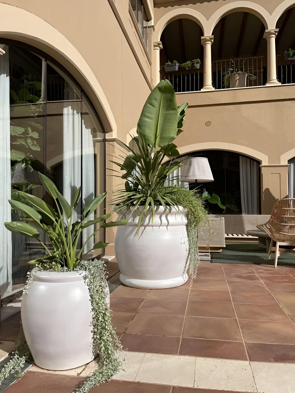 Jardinera Artesanal de Terracota Natural Sobredimensionada Diseño Pequeño en venta 1