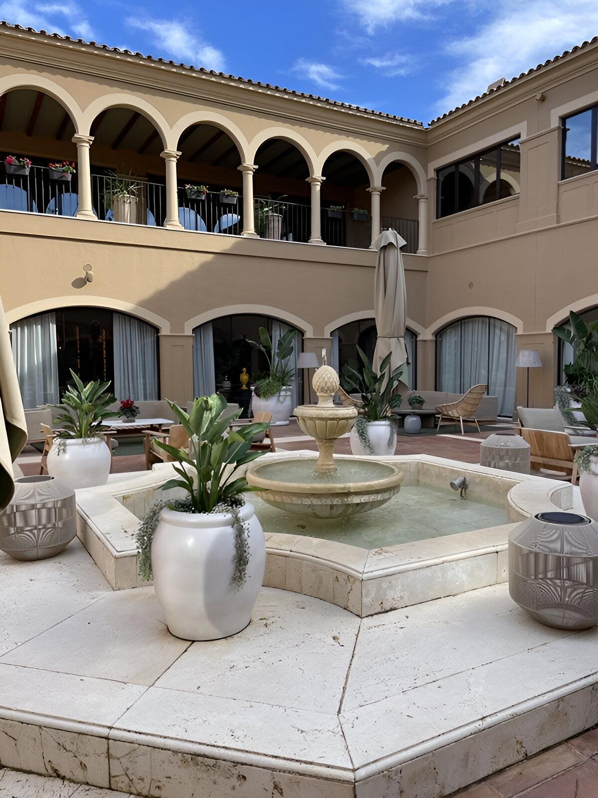 Jardinera Artesanal de Terracota Natural Sobredimensionada Diseño Pequeño en venta 2