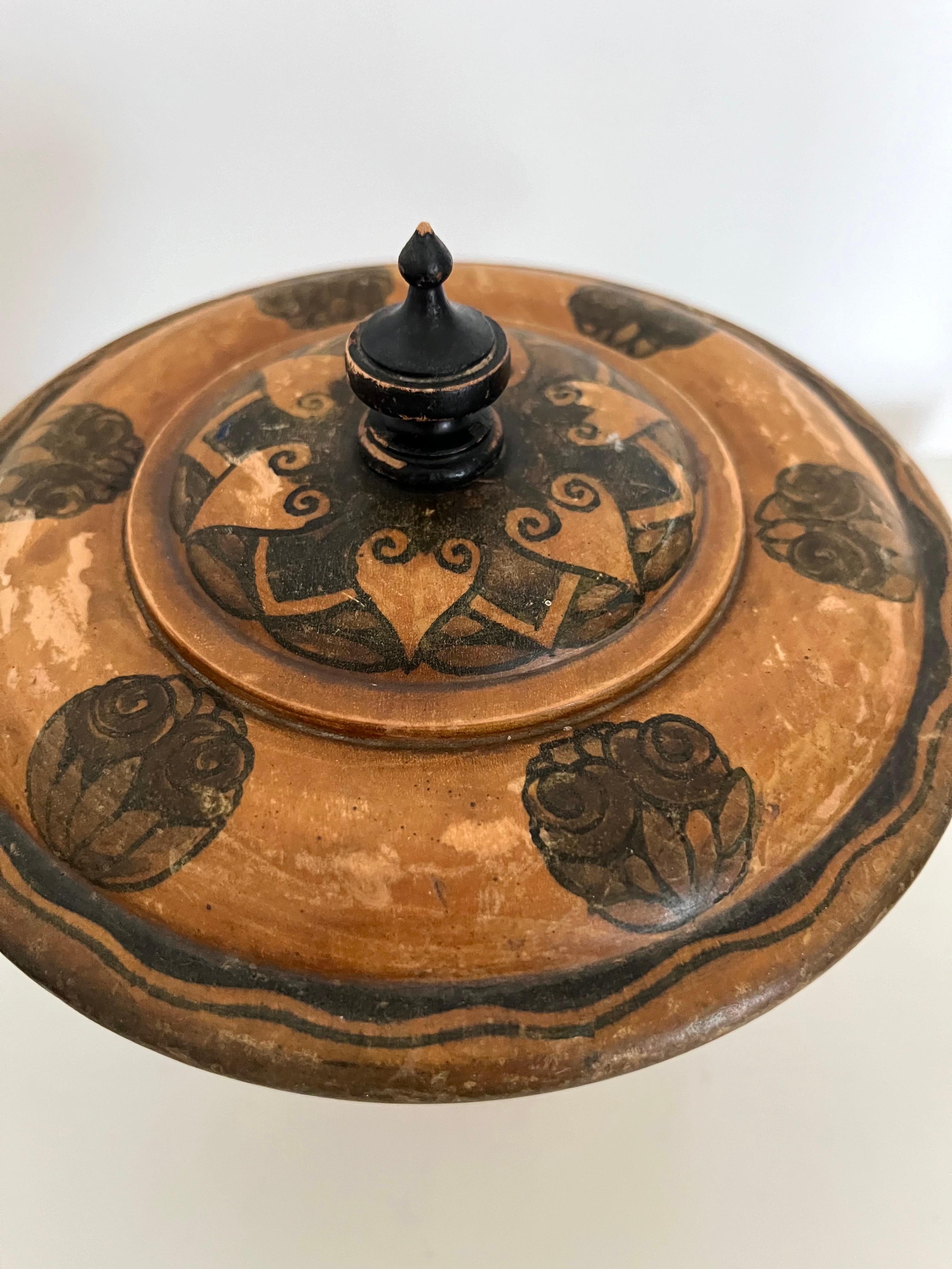 Handcrafted Painted Wooden Lidded Bowl in Art Nouveau Folk Style, Denmark, 1930s For Sale 7