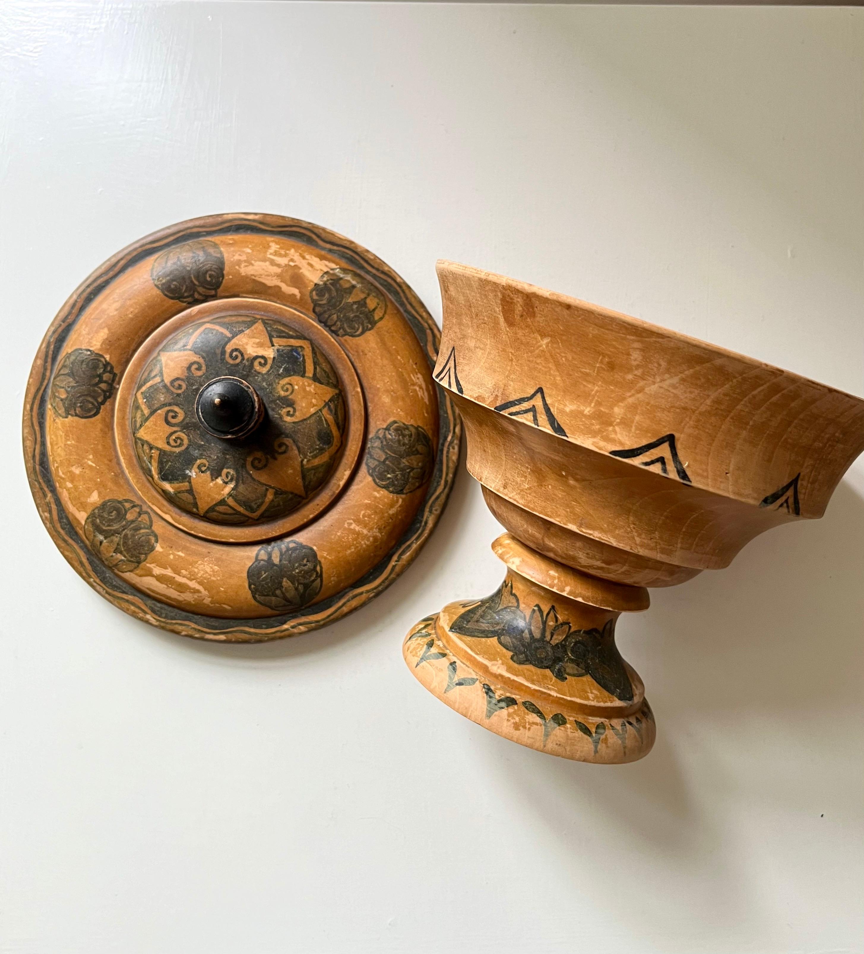Handcrafted Painted Wooden Lidded Bowl in Art Nouveau Folk Style, Denmark, 1930s For Sale 11