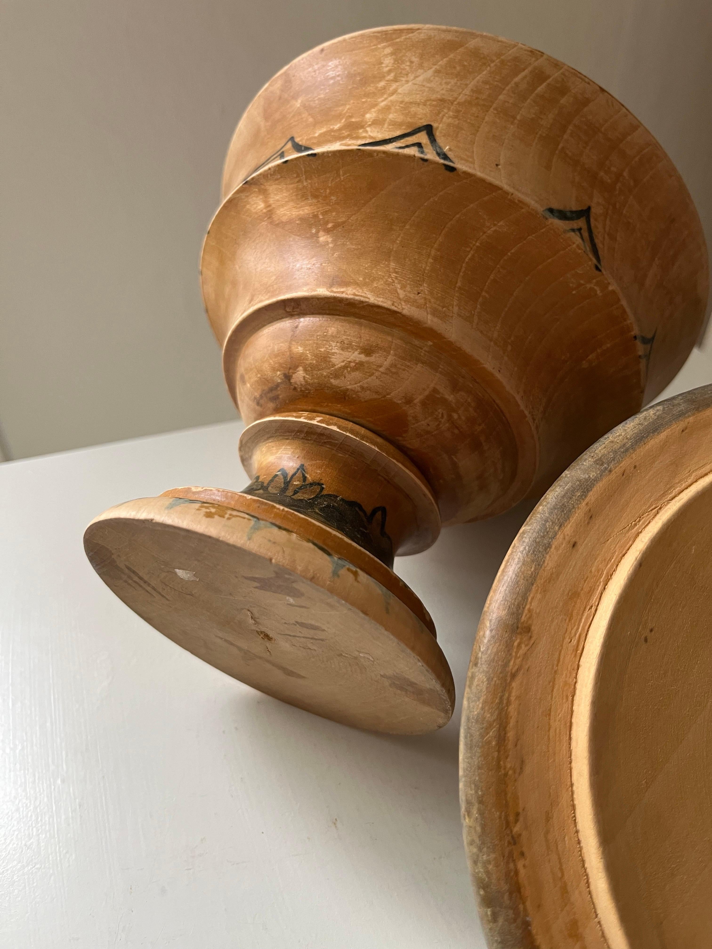 Handcrafted Painted Wooden Lidded Bowl in Art Nouveau Folk Style, Denmark, 1930s For Sale 14