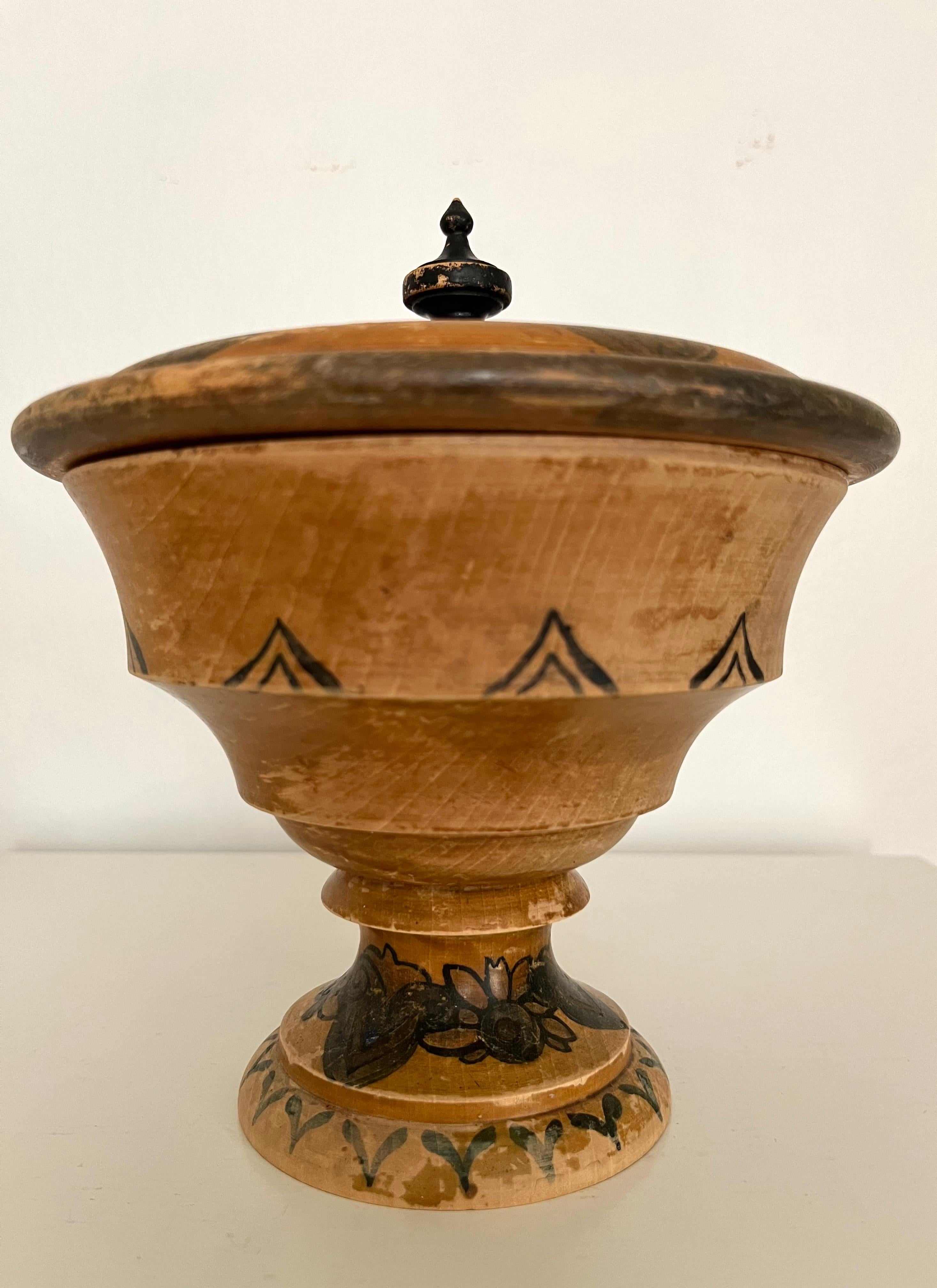 Handcrafted Painted Wooden Lidded Bowl in Art Nouveau Folk Style, Denmark, 1930s For Sale 1